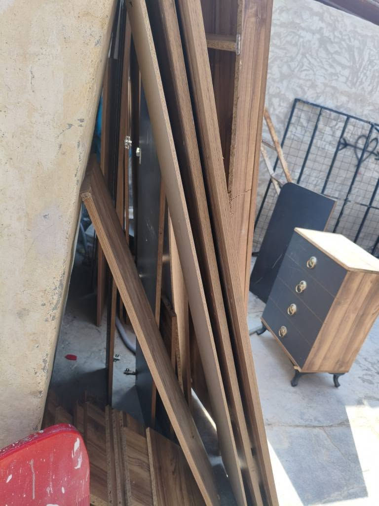غرفه تركيه شبه جديده نوعية ممتازة نقصها براقي ودوشك 📞 *********** البصرة, العراق
