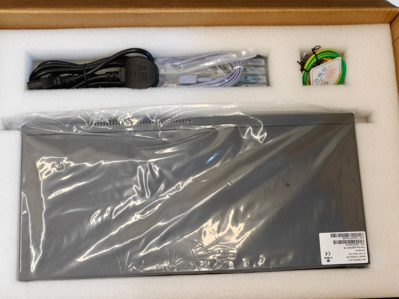 📡 مجموعة الضامن المتحدة
📍 الديوانية – شارع الفرق الموسيقية
📱 واتساب واتصال: ***********

متوفر V-SOL V1600D4-DP – GEPON OLT 🔥
حل احترافي لشبكات الفايبر، بأداء مستقر ومناسب لمزودي خدمة الإنترنت والمشاريع السكنية والتجارية.

🔹 4 منافذ PON
🔹 4 منافذ GE/10GE
🔹 4 منافذ GE RJ45
🔹 منافذ Console + AUX للإدارة والتحكم
🔹 أداء عالي واستقرار في نقل البيانات
🔹 تصميم موثوق ومناسب للعمل المستمر

📦 محتويات العلبة:
✅ 4 قطع SFP من V-SOL
✅ كيبل الكهرباء
✅ كيبل الشبكة
✅ كيبل التأريض

مناسب لشبكات ISP – FTTH / FTTB – CCTV – المشاريع السكنية والتجارية.

🚚 توصيل سريع لجميع المحافظات
V-SOL V1600D4-DP — أداء ثابت وحل احترافي لشبكات الفايبر.
