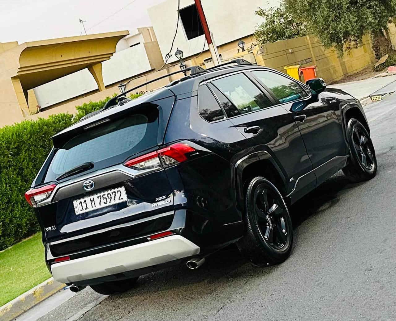 راف فور xse 2021 هايبرد
لون نيلي 
فول مواصفات السيارة 
ماشيه 41.000mi
السياره كلش نضيفه وبالواقع احلى
السياره حادثها قبق جنطه وجاملغ امامي مسرقه نصبغن
وصار بيها بالعراق جاملغ خلفي 
السعر 20.800 وبيها مجال للطيبين
مكان السياره بغداد العامريه نهاية شارع المنضمه
للاستفسار 
***********
