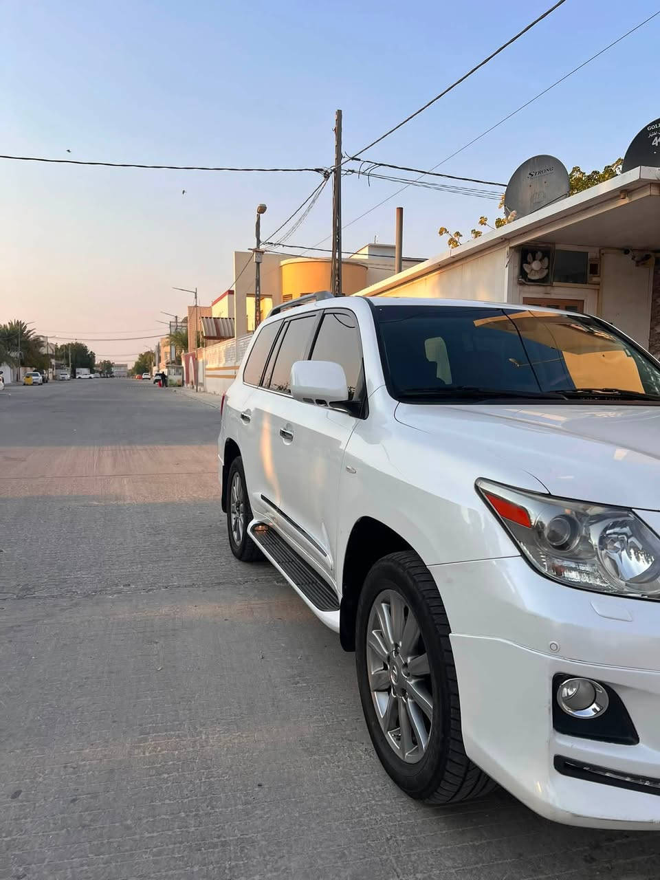 القوة: 383 حصان
⚡ العزم: 546 نيوتن.م
⚙️ القير: أوتوماتيك 6 سرعات
🚗 الدفع: رباعي دائم 4WD
⛽ الوقود: بنزين
🛢️ التانكي: 138 لتر تقريباً
👥 المقاعد: 8 ركاب
🛞 التعليق: هوائي متكيف
🏔️ أوف رود: Crawl Control + Multi-Terrain
🛡️ الأمان: ABS + VSC + وسائد هوائية
🛋️ الداخلية: جلد وتجهيزات فخمة
❄️ التكييف: متعدد المناطق
📺 الشاشة: نظام ترفيه وشاشة حسب الفئة

باختصار: كأمره 360  وجنطه كهربائيه  ومري شفط   وكشنات كهرباء حساسات ورادارات تحديد مسار وتحديد سرعه  عدسات متحركه للاستفسار ***********
