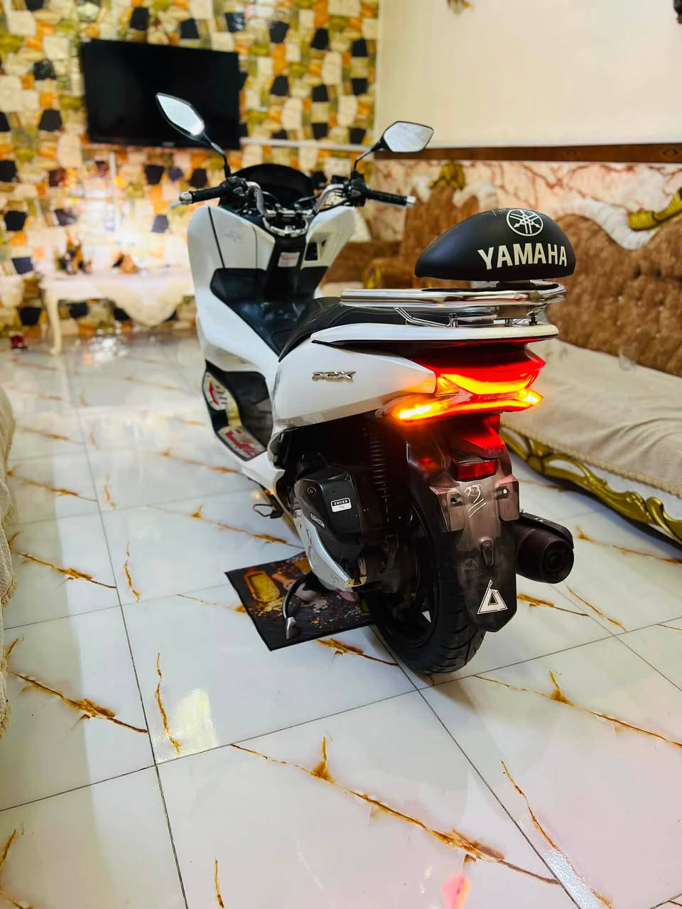 السلام عليكم دراجه pcx جيل الثالث ياباني  مكينه 150  دراجه مكفوله كفاله عامه مال رمبه حساس ازدحام حساس ستان تتدفئة بل يدات لد أمام لد خلفي مكينه برغي ممفتوح بيه شلعه معدل فول مال جناي دراجه تتعب تكول جديده ماشيه 27 حقيقي على ايدي كتلوكات الرمبه بيه السعر مليون 950 وبيه مجال العنوان بغداد الهاتف *********** اتصل وبيك خير ودلل
