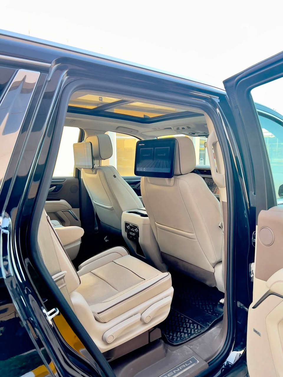 GMC   DENALI - مۆدێل  2023 -
📲 *********** سعر : 555💸

سەیارەکە زۆر جوانە  
سەیارەکە تەنها دوو  پەڵە pdr هەیە   ✈️
٤٠ هەزار ڕۆیشتووە 
مواسەفات فول VIP  (  3 شاشە - سیستەمی بەرزی و نزمی - دۆسە کارەبایی - داتاشۆ -کوشن سارد و گەرم - ٧ نەفەری VIP  - ٣٦٠ دەرەجە کامێرا - پانۆراما  -کوشن جلد  -حاسە  - ڤۆلیۆم - ویل گەورە- لید-    - تحدید سورعە - زۆر مواسەفاتی تریش   ) 🗼

گێڕ و مەکینە بەشەرت نەکراوەتەوە 
   
تەحویل  و غرامە بەشەرت 🇺🇸
شوێن : سلێمانی 🪙

GMC  Denali - مۆدێل  2023 -     
📲 *********** سعر : 555💸

سيارة حيل حلوة  
سيارة بيها مكانين صغير pdr    ❄️
40  الف كيلومتر ماشي 
مواصفات (    -3 شاشة - دبلات كهربائية-دوسة كهربائية- داتاشو -7 راكب VIP -  كاميرا ٣٦٠ درجة - بانوراما-- كشن بارد و تدفئة- كشن جلد - حاسات  - ڤۆلیۆم - ويل كبير  - ليد  - تحديد سرعة - و باقي مواصفات     ) 🆕

 گير و محرك بشرط ما مفتوح 

تەحویل  و غرامە بشرط 💎
مكان : سلێمانی
