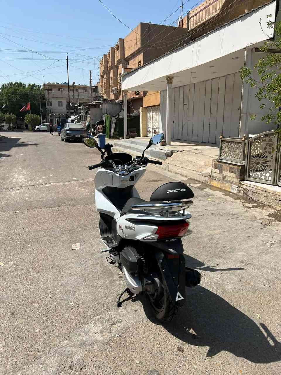 سلام عليكم 
دراجة pcx جيل ثاني ياباني 
للبيع دراجة كلش حلوة ونضيفه 
اي نقص ما بيها 
العنوان بغداد الكاظمية 
للاستفسار ***********
