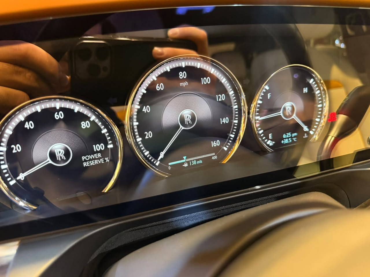 🔥 مو مجرد سيارة… هاي هيبة تمشي على أربع عجلات. 🔥
👑 Rolls-Royce Ghost 2023
أبيض × أسود… حضور يخطف النظر من أول لحظة.
✨ فخامة استثنائية
⚡ أداء V12
🖤 تفاصيل فاخرة تليق بالذوق الرفيع
🚘 سيارة للي ما يرضى إلا بالتميّز
إذا تدور سيارة تخلي وصولك ينحفظ بالذاكرة…
يمكن هاي هي اللي تدور عليها.
📞 للاستفسار والحجز:
***********
