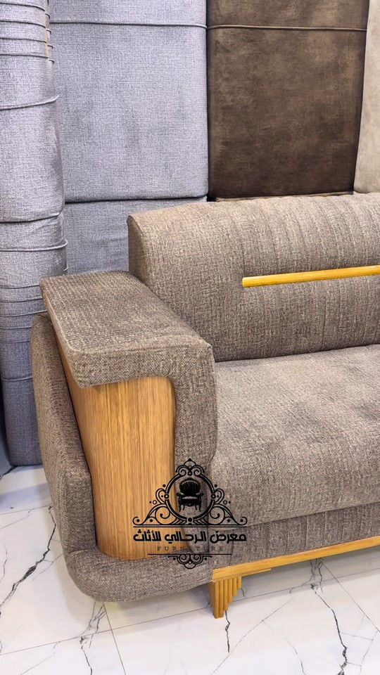 

نص مكتوب في الصور:
- معرض الرحالي للأثاث
- FURNITURE