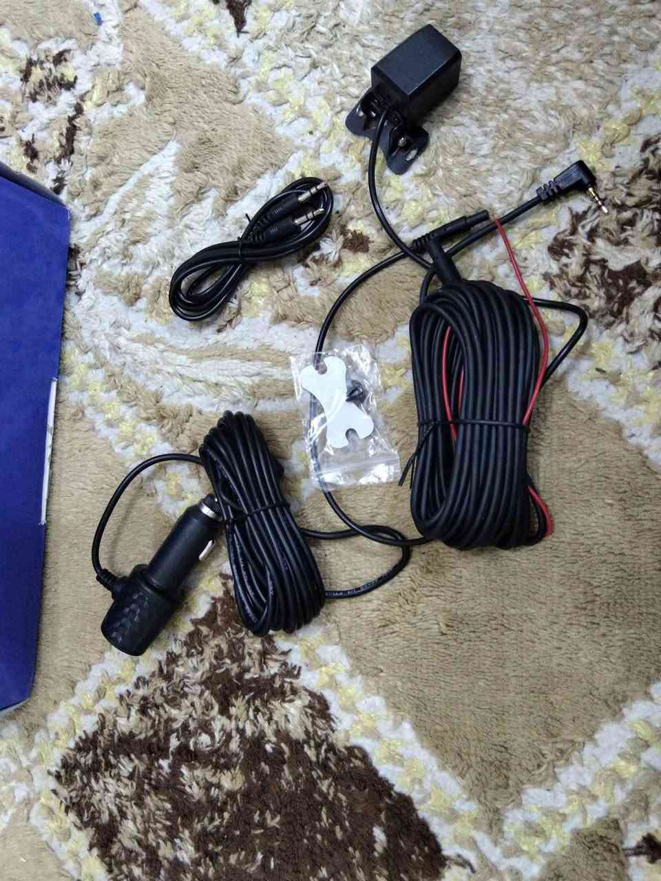 السلام عليكم 
شاشة دشبول كار بلي 
سعرها 40 الف 
مع كامرة خلفية وامامية
يرهملها رام 
منفذ الشحن تايب سي
