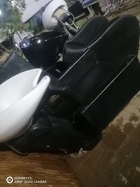 مغاسل ٦ • كراسي ١٢ • سديات ٤