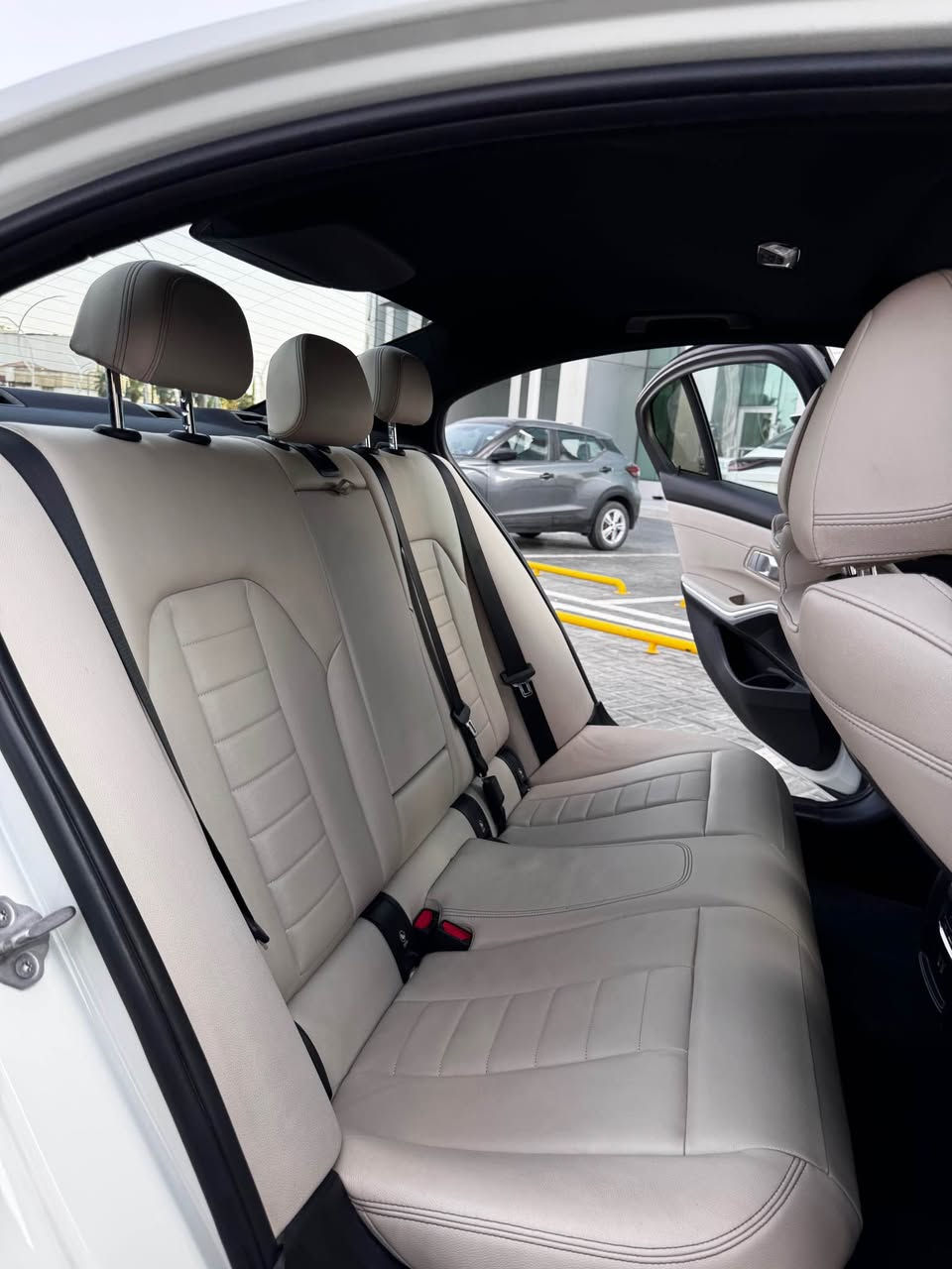 Bmw 330i s drive كلين 
بي ام 330i دفع خلفي فول كلين بدون صبغ 
داخل بيج 
سيارة ما بيه رصعة شخط صبغ مكفول 
بس بيه دعامية امامية واي شبر بونيت تعديل 
و ايرباك ستيرن طاك 
گير محركات اب شرط 
سعر كلش مناسب 
سعر 239 ورقة مجال بدون مراوس 
ماشية ٦٠ الف مايل 
مكان السيارة اربيل 
واتساب *********** أربيل, العراق

