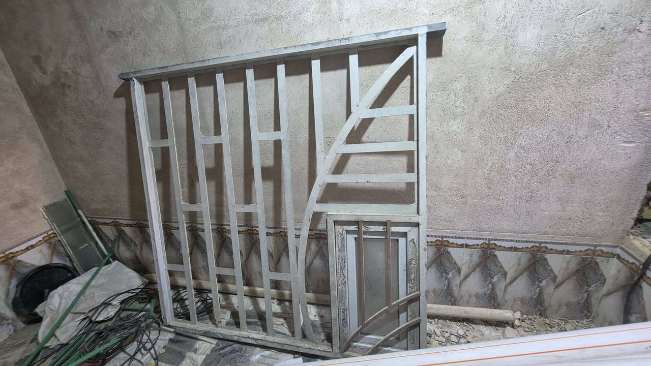 شباج مستعمل للبيع 2×2  بوري شخاطه مليم ونص مقطع بقواطع تي فرده الشباج بي في سي  سعر 125 وبي مجال مكان نجف براكيه ***********
