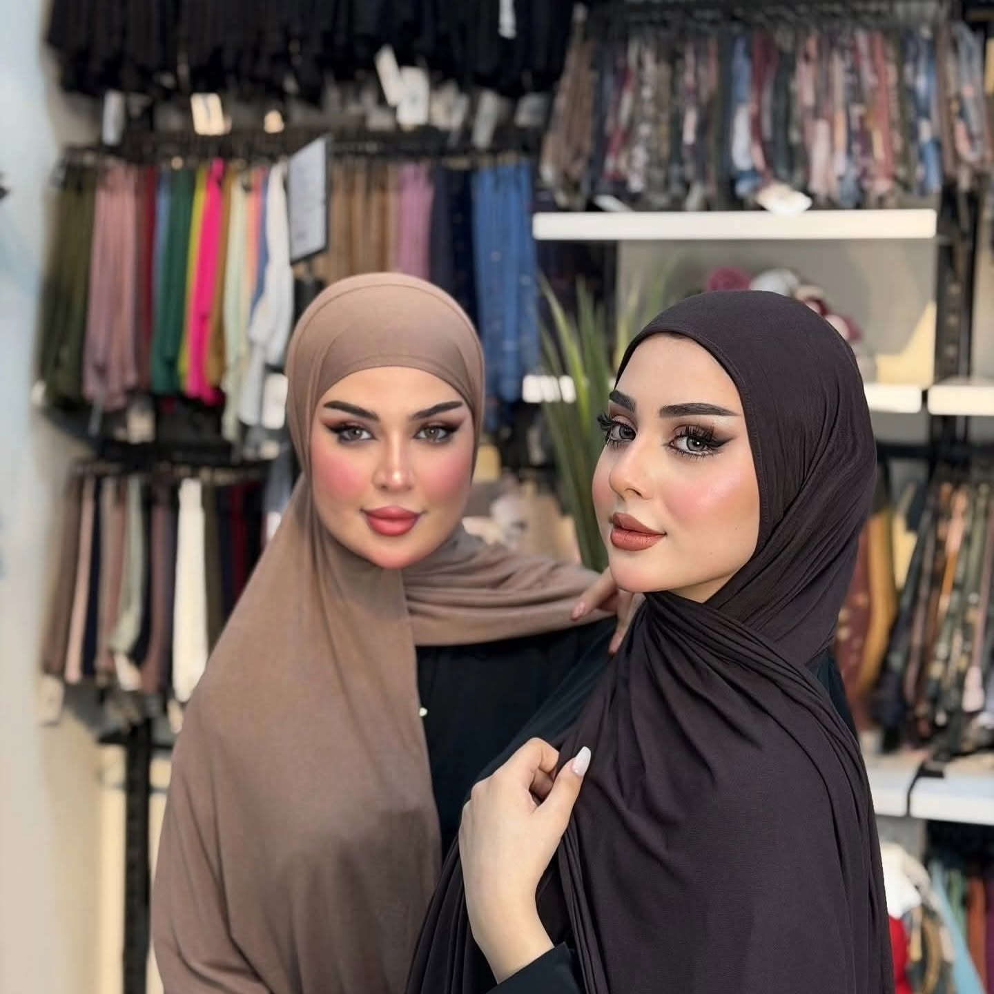#حجابات_ماركة_عنوان_الاناقه🌸
لأن الشال مو مجرد قطعة… هو لمسة أناقة تكمل إطلالتك 💕
ألوان عصرية، خامات ناعمة، وتنسيقات تناسب كل الأذواق
اختاري شالك اليوم وخلي ستايلك يحچي عنك 💗💗
 
#شيلة_دلاليد 
___________________________

‎زورونا  في موقعنا الكائن 👇👇👇
‎الانبار_هيت_حي الجمعية _ مقابل مدرسه الصمد

#للحجز_السريع_واتساب ***********

صفحتنا عبر الانستغرام

Marka_shal
‎يتوفر خدمه توصيل لكافه انحاء العراق 🚙🚕🚗
