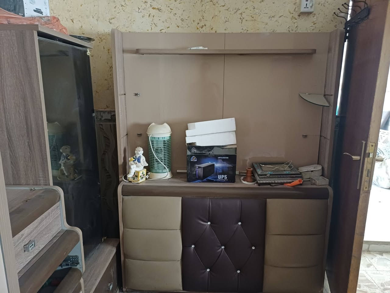 كنتور وميز بلازمة ومجرات وزاوية مراية حلوات ب ١٠٠ الف للاستفسار
***********
