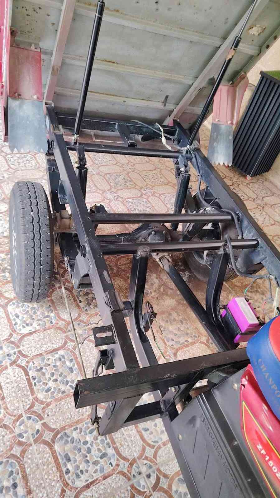 السلام عليكم
ستوته للبيع ام الطير(صقر) جمرة فحل 
موديل 2023 
نضافه جديده لك كارتون 
شرط لازنجار ولا خياس ولا لحيم ولا جراد 
الاصوليات 5 اوراق والسادسه المكاتبه 
الستوته بحاله الوكاله تجي اشيلك الخشب مال بدي زلغ متلكه جوا الخشب لازنجار ولا جراد شرط 
تايرات جواها تخم جوبلس كيا عريض شديتهن وبعد مطلعت بيها 
كهربائيات كامله مثل ما موضح ؤ للعلم موجوده بالمقطع التشغيل نكره سلف للامانه صار شهر ممشغله والتشغيله كدامك بالمقطع
مكان الستوته ديالى قرب جديده الشط 
الـسعـر 1,850 ؤبيها مجال حك جيتك شي قليل. للاستفسار خاص او على الرقم ***********
