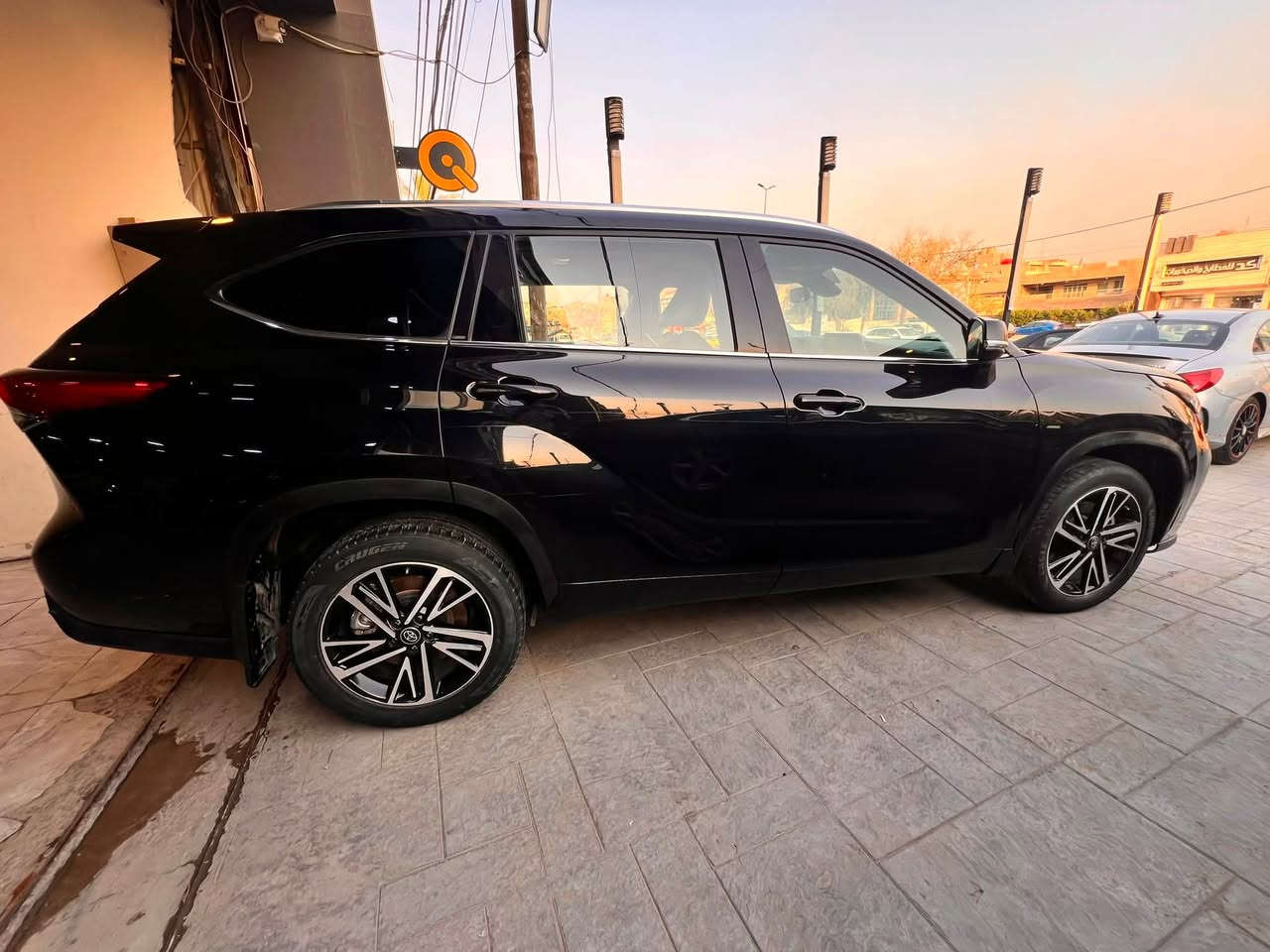 � للبيع هايلندر 2022 فل أوبشن
🔹 الموديل: Toyota Highlander 2022

🔹 المواصفات: فل أوبشن

🔹 السيارة نظيفة جداً وحالتها ممتازة

🔹 مكينة وگير وشاصي بحالة ممتازة

🔹 داخلية مرتبة ونظيفة

🔹 جميع المواصفات والأنظمة تعمل بصورة طبيعية

🔹 السيارة جاهزة للفحص من قبل المشتري

🔹 البيع او مراوس حسب الرغبه للجادين فقط

📍 المكان: بغداد السيدية

💰 السعر: [23ونص يعني شددتين و خمسه وثلاثون ورقة] قابل للتفاوض بالمعقول

📞 للاستفسار والتواصل: [رقم*********** ]
