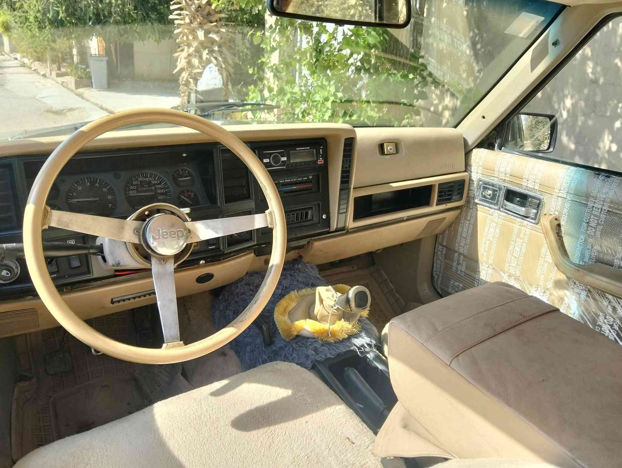 موديل 93
محرك 4 بستون 
كير عادي 
سنوي جديد 
مكان كركوك 
سعر 45 
***********
