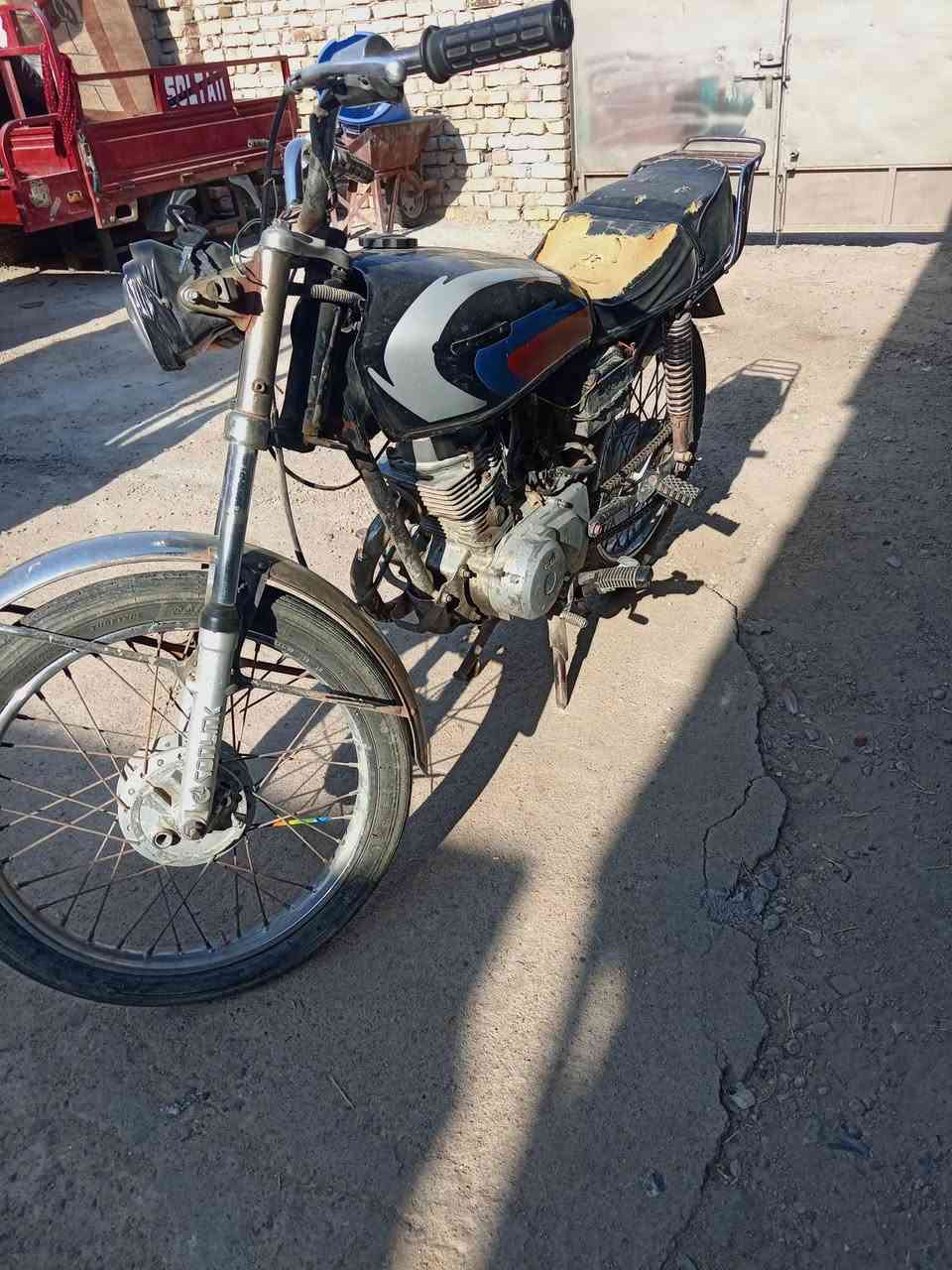 سلام عليكم شباب دراجه للبيع عطلت وما عرفت اصلحه لي يريده يجي خاص بدون اوراق   . ***********.
سعره 250
