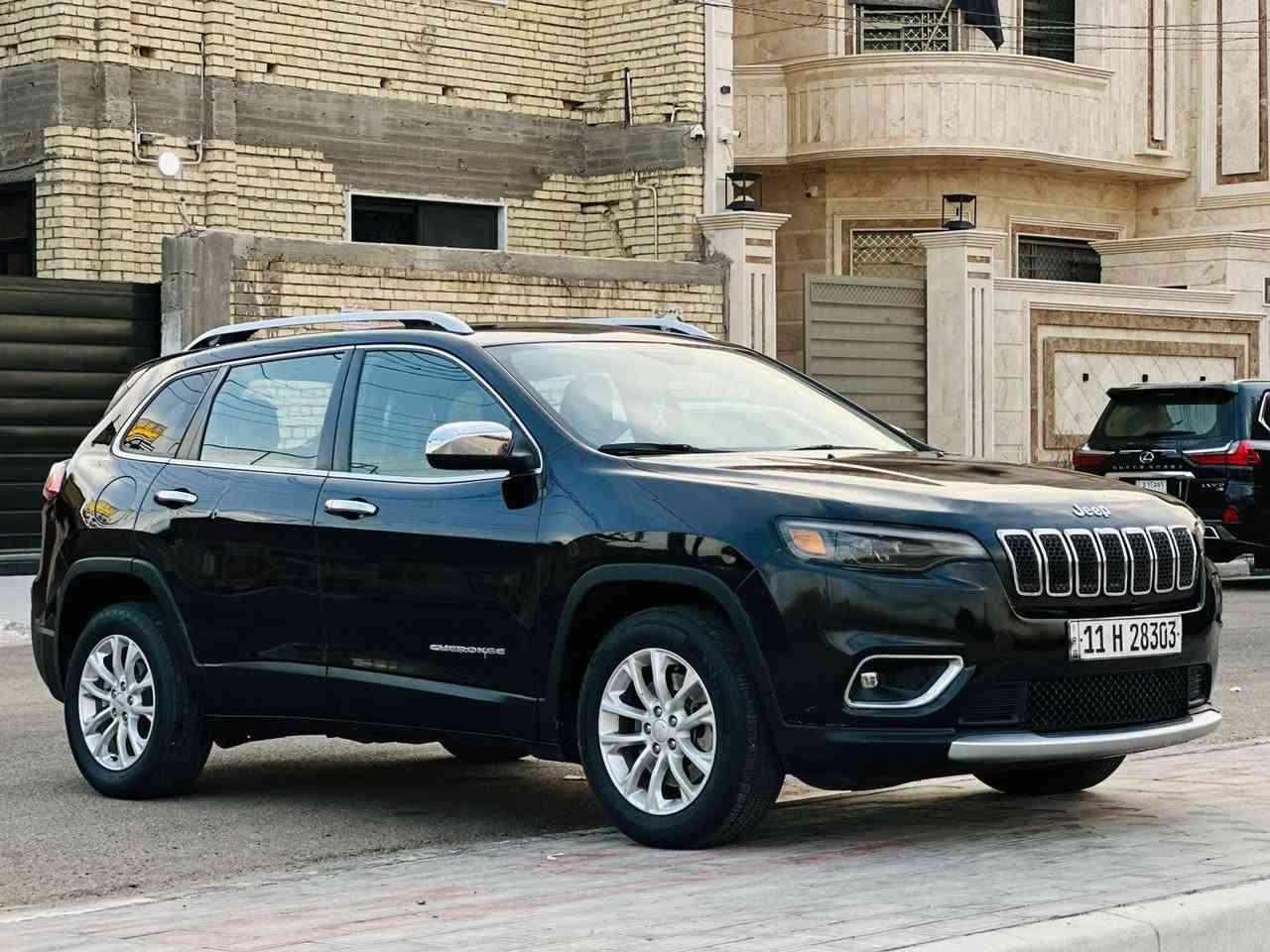 سلام عليكم للبيع جيب بزون موديل 2019 حادثه حافت البنيد فقط والباقي مكفول ايرباك سليم السعر 116 وبي مجال بسيط للستفسار ***********
