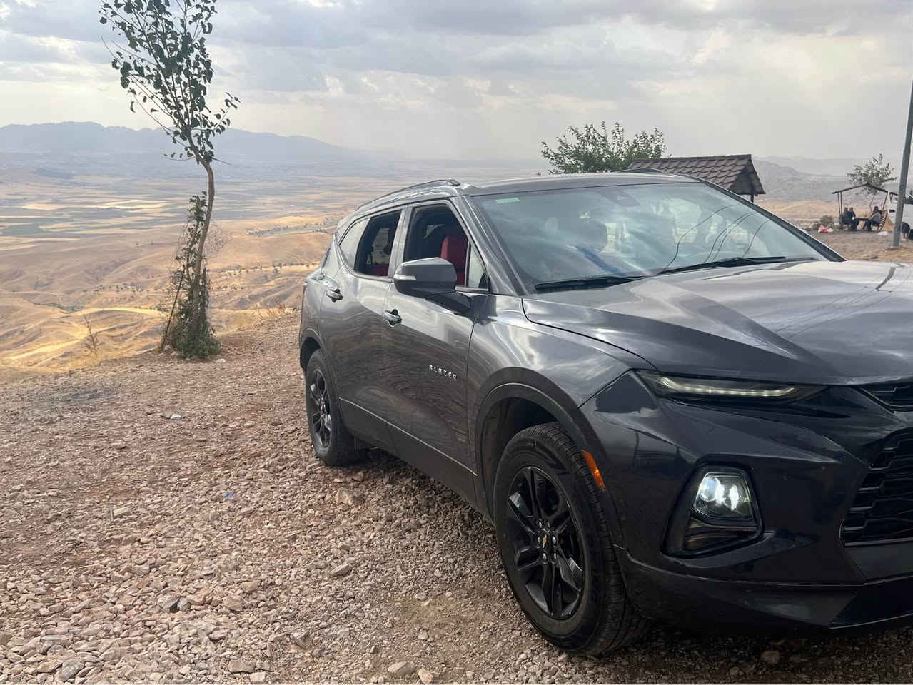 بليزر 2021 lt3 
ماشية ٥٠ الف ميل
حادث قطعتين خفيف 
ايرباك ستيرن فقط 
رقم اربيل 
محرك ٦ سلندر 🚀🚀
كير ٩ نمر 
تشغيل عن بعد بصمة بيبان صندوق بصمة مغلف داخل جلد احمر تدفئة كشنات تحديد مسار نقطة عمياء دفع رباعي وسبورت 
تايرات جديد 
باتري جديد 
حدادية نظيفة 

تواصل واتساب 
***********
مكان بغداد / القادسية بغداد, العراق

