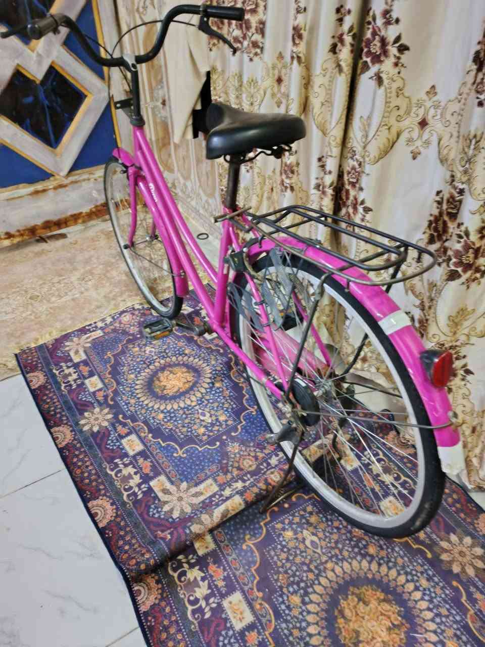 السلام عليكم بايسكل للبيع نظيف كلش موديل 19 لون مميز بايسكل باله حاويه السعر خاص الاستفسار رقمي***********
