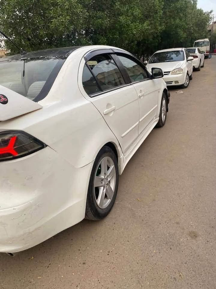 السلام عليكم لانسر قرش 2008خليجي GLS
مكينه 2000 فول مواصفات محدثه وباسمي بيهه طخة خفيفة بالجاملغ الخلفي وشويه من الصندوك لسيارة جاهزة مكان السيارة ديالى السعر 75

***********
