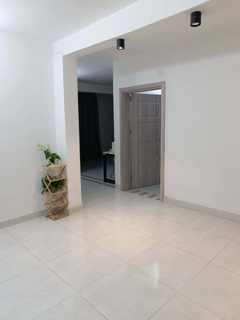 🏠 للبيع دار سكني – موقع مميز جداً

دار للبيع في حي الغدير – مقابل المعهد الفني، موقع ممتاز قريب من سايدين الإسكان
مع كافه الخدمات 

📐 المساحة: 216 م²
📍 الموقع: حي الغدير، مقابل المعهد الفني
📜 الطابو: ملك صرف
💰 السعر: 150 مليون دينار
🤝 يوجد مجال للتفاوض 

الدار مناسب للسكن ، والموقع من المواقع المميزة.

📞 للاستفسار والتواصل: [*********** ]
