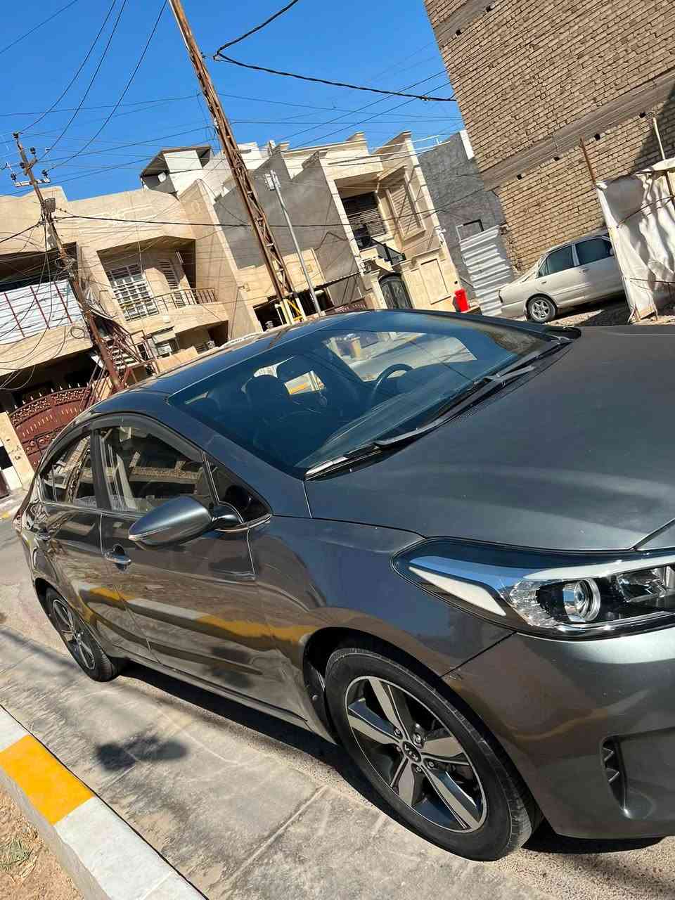 سلام عليكم للبيع

كيا سيراتو 2018 فون مواصفات 1/1
وارد كوري
مكينة 1600 جي دي أي
ماشية 136 km
دواخل جلد اسود
تبربد +تدفئة كشنات
شاشة بلادي حجم كبير
تحكمات ستيرن + تدفئة ستيرن
مري شفط +أشاير مري
دخول ذكي 
كير مكينه كفالة عامة برغي ما مفتوح بيه
تبريد ثلج

حادث سيارة هلال جاملغ امامي بصف سايق مظروبة هنا ب العراق ومصلح 
باب بصف صايخ طخة شبر و مصلحة
 السعر125$
وبية مجال حك جية
مكاني غزالية للاستفسار الاتصال ***********
