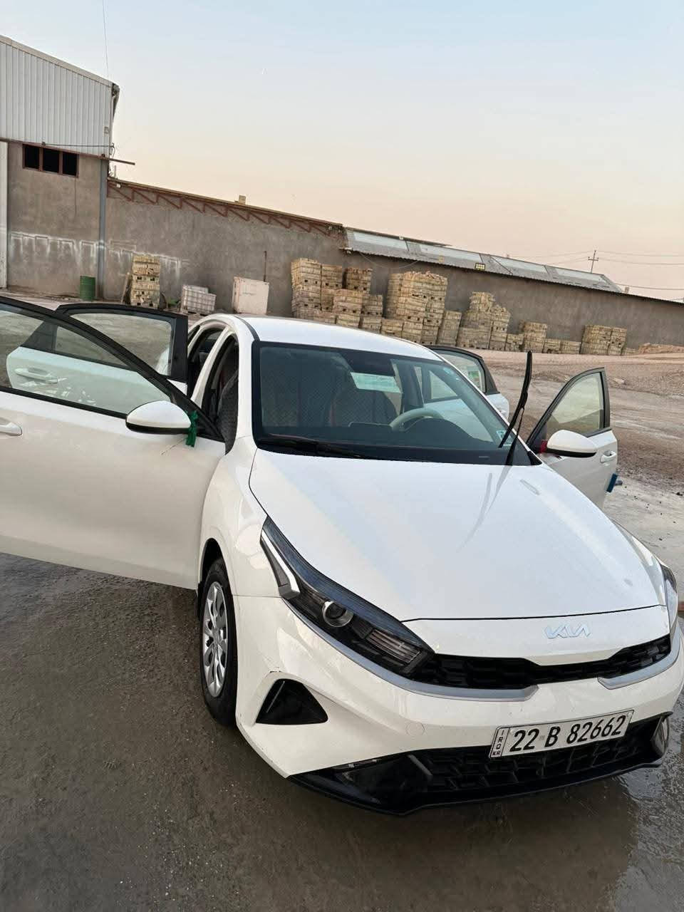سيراتوو موديل 23خليجي مواصفات نص فول قطعتين تبريد داخل لونين تحكم ستيرن لد امامي مكنيه 1600كير ومحرك كفاله تخم تاير حداديه امامي خلفي 100
تبريد كفاله شرط ثلج السياره بيها قطعتين صبغ جاملق امامي وباب  وتعديل شرط بدون فتح وبدون دواخل والسونار موجود بالمنشور مكانها واسط قضاء الصويره غير متواجد على الخاص ***********
