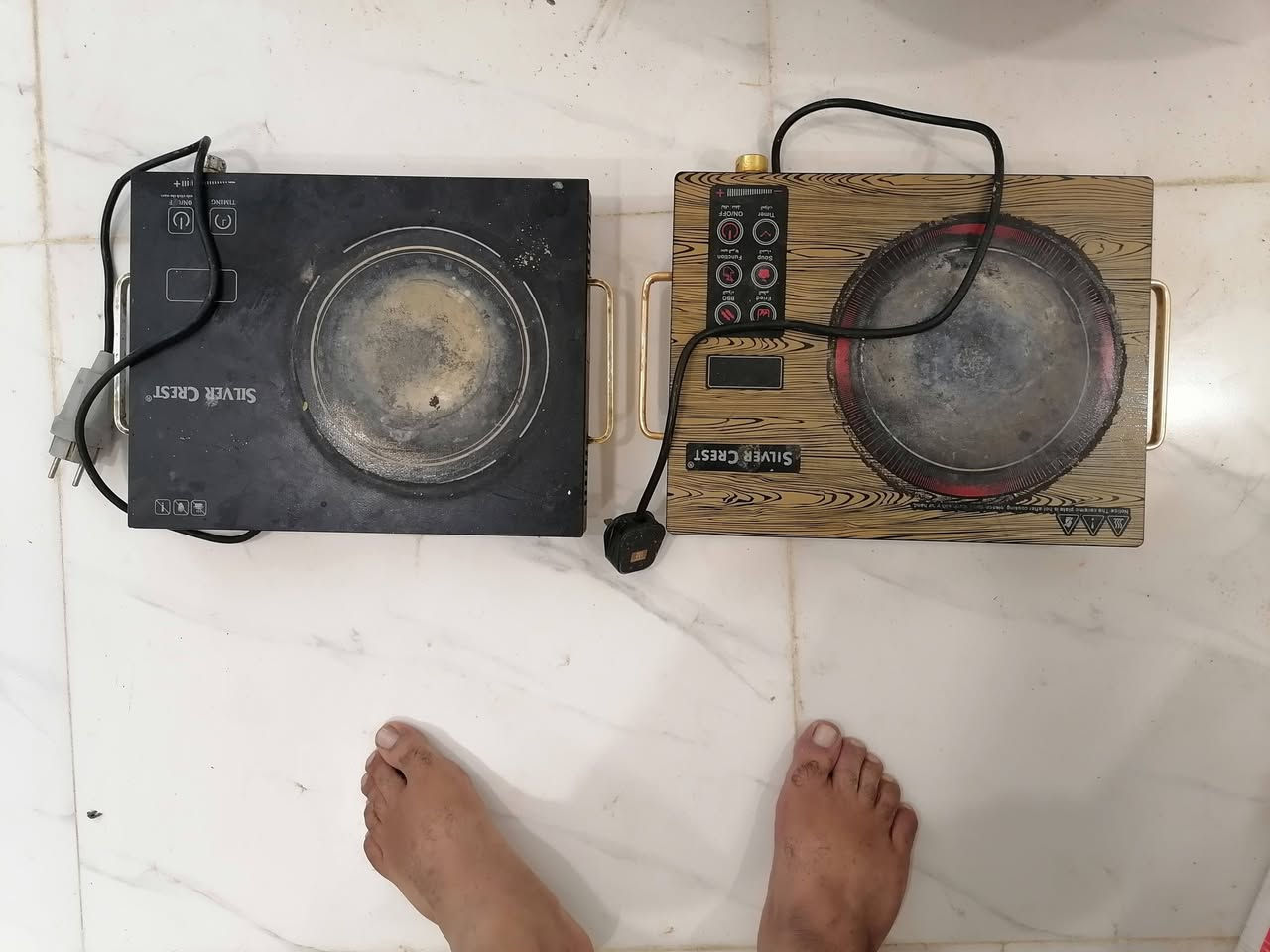 غراض للبيع البراميل ٢٠ ألف المغاسل ثنينهن ٥٠ ألف والثريات الوحده ٧ ألف والطباخات ٣٠ ألف واحد عاطل الجگات الأصفر ٢٠ ألف الباقيات على ١٠ آلاف للاتصال ***********
