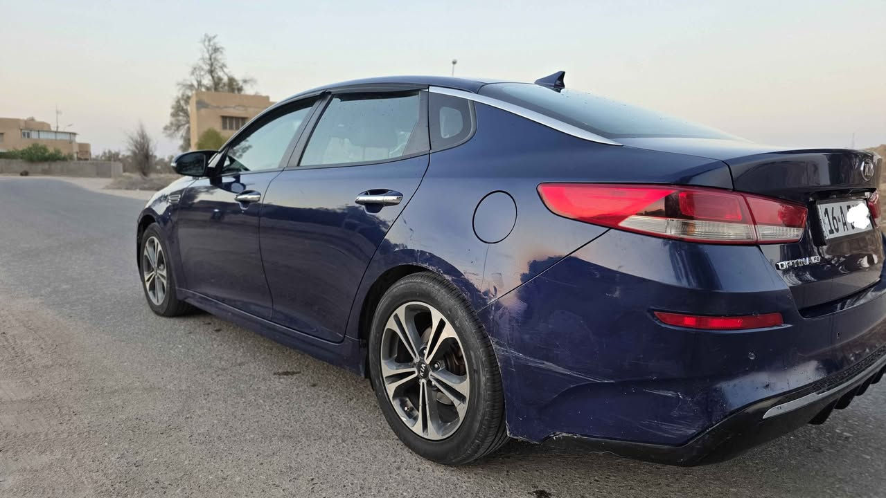 السلام عليكم 
كيا اوبتيما ٢٠١٩  للبيع فئة ex بأسمي سنوية تنتهي ٢٠٣١ السيارة نضيفة بدون نقوصات مواصفاتها شاشة كبيرة - ابل كار بلي - حساسات خلفية - كاميرا خلفية - مانع اصطدام - نظام تحديد المسار - اشاير بالمري ماشية 148 الف ميل محرك ٢٤٠٠ gdi

 السيارة وارد امريكي بدون ضربة فقط جزء بسيط من الدعامية موضحة بالصور لكن بيها بارد بالجاملغ الامامي وبارد بطرف الجاملغ الخلفي بالكنر جهة السائق بدون صبغ فقط تكحيل.

السعر ١٢٨ وبيها مجال بسيط للشراي  السيارة باسمي ومكانها البصرة 
رقمي اتصال فقط *********** مكاني البصرة البصرة, العراق
