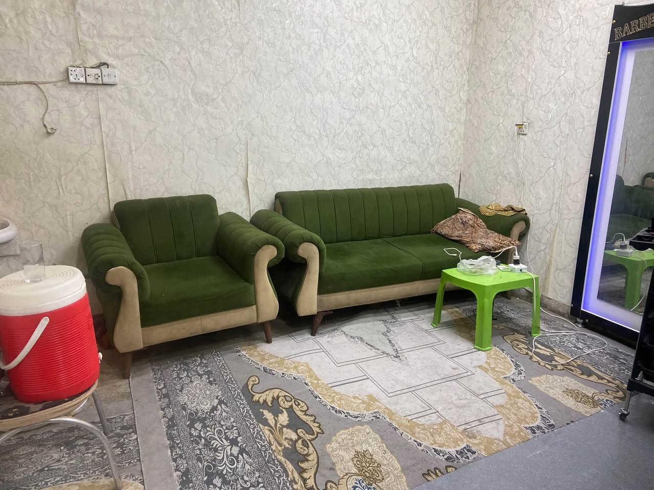 محل حلاقة • للبيع • امنداخلي