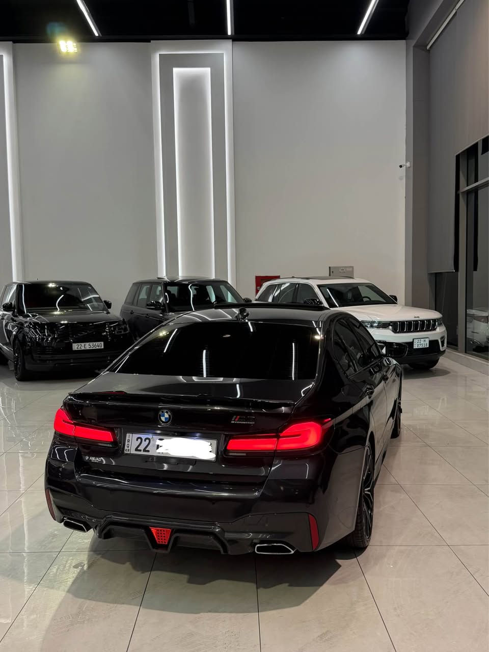 سلام عليكم
‏bmw 530i luxury line S drive 
موديل2021
كاربون فايبر Kit M
ماشية 78الفmi
مواصفات فول 
داتا شو 
سماعات Harman Kardon
رادارات 360درجة
تحكم بلشاشة عن طريق الإيماءات 
5كامرات 
كشنات 700
كشنات تدفئة
كشن خزن 
مري قلاب
لايت ليزري متحرك 
ويل وتاير اصلي مالM 
بيها Experience Modes
داش كام بلادي مالها يعني السيارة تسجل من تطفي السيارة 
فتحة سقف 
حادث السيارة شويه بلبنيد وشويه بلجاملغ موضوح بلصور بدون داخل بشرط الراديتر والايتات وكل هاي التفاصيل بلاد شركة 
ايربك ستيرن + برده سستم 
رقم + فحص + هزه + سنوية كله جديد 
السعر ( 295 ) ورقة قفل 🔒 
مكان السيارة اربيل معرض البينا كارس 
تواصل *********** أربيل, العراق
