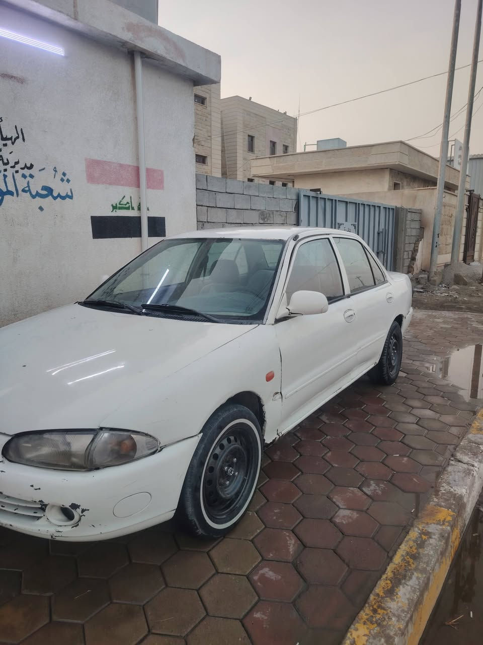 السلام عليكم للبيع بروتون موديل ٢٠٠٢ سيارة نضيفة وجاهزه مال جناي
كير خير من الله محرك بيه تنقيص قليل☑️ 
صدر نضيف🚗 
تخم تاير
منضومه مال التبريد كامله
كهربائيات كله شغاله✅ 
السعر ب ٢٠ وبيه مجال
العنوان صلاح الدين قضاء الضلوعيه    الاتصال على الرقم ***********

