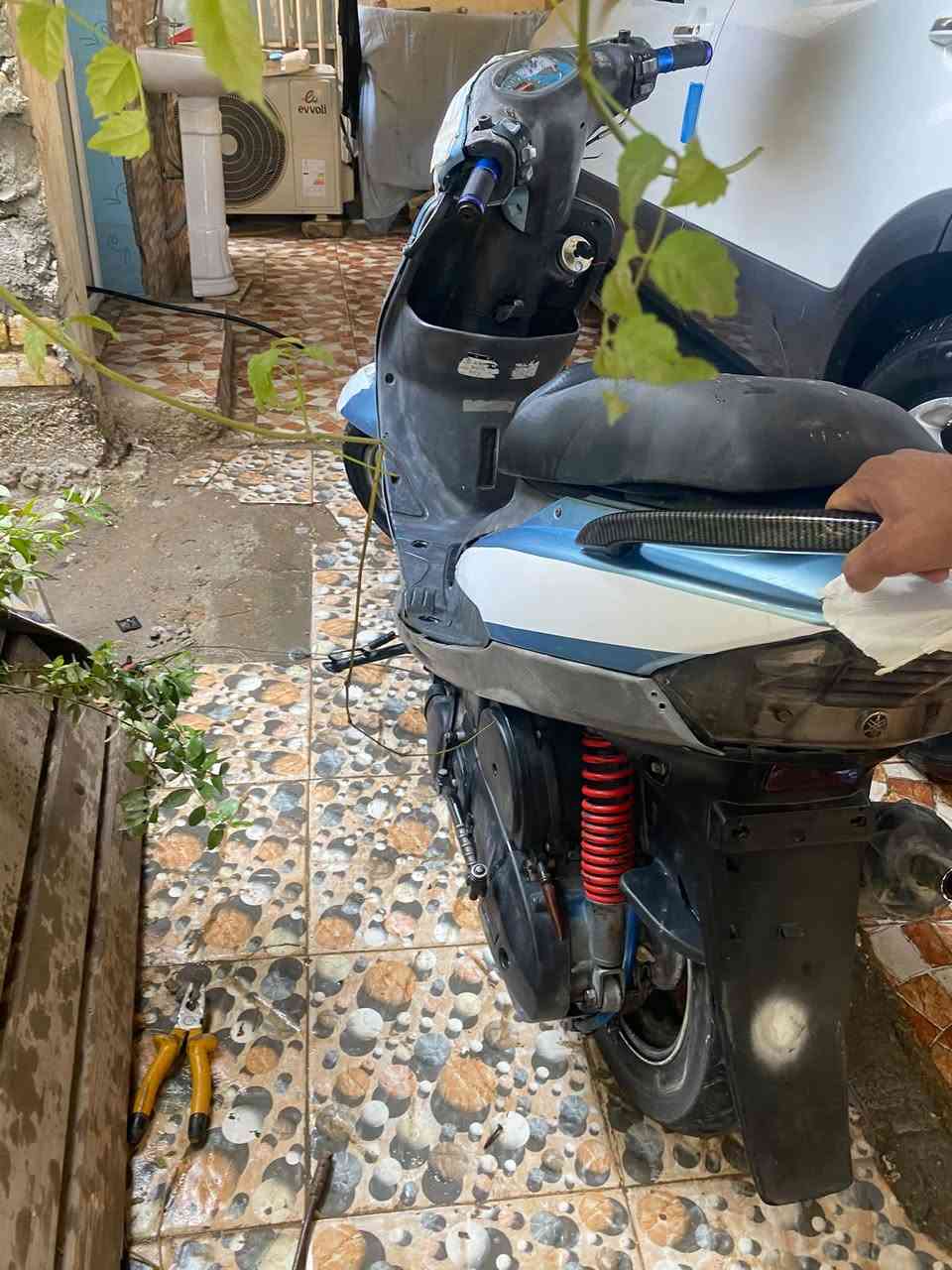 سلام عليكم ماكس منغولي نضيفه للبيع مكينه مفتوحه دراجه خرسه نهضه ومعدل حلووه 350قفل مكاني ديوونيه مركز ***********
