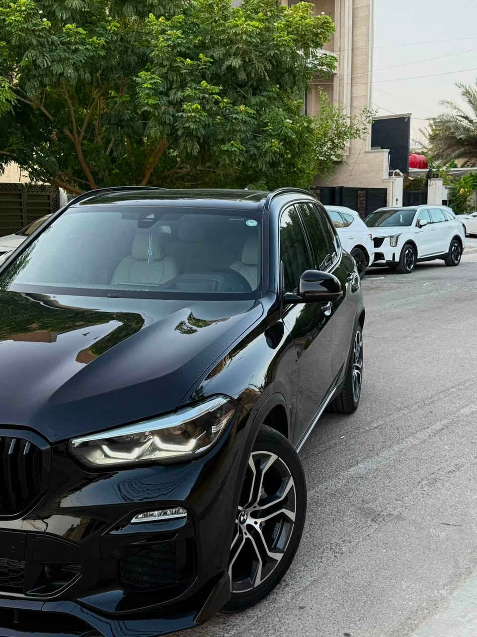 🔥 للبيع | BMW X5 sDrive40i Luxury Line 2023 🔥

سيارة تجمع بين الفخامة، الراحة، والأداء المعروف لمحرك B58، بحالة مميزة ومجهزة بمواصفات جميلة.

المواصفات:

* BMW X5 sDrive40i Luxury Line
* موديل 2023
* محرك B58 سعة 3.0 لتر تيربو (6 سلندر)
* دفع خلفي (sDrive)
* جير أوتوماتيك 8 سرعات
* لون أسود
* ممشى 29,500 Mile فقط

التجهيزات:
✅ بانوراما
✅ كاميرات 360°
✅ حساسات أمامية وخلفية
✅ Head-Up Display
✅ Comfort Access (دخول وتشغيل بصمة)
✅ إضاءة داخلية Ambient Lighting
✅ كراسي كهربائية مع Memory
✅ تدفئة كراسي
✅ شاشة BMW iDrive
✅ عدة أنظمة قيادة لراحة وأداء أفضل

التعديلات:

* Catless Downpipe  
* Resonator Delete
* صوت رياضي مميز

السيارة:

* وارد أمريكا
* صيانة منتظمة
* جاهزة للاستخدام ولا تحتاج أي مصروف
* قيادة مريحة، أداء قوي، وثبات ممتاز.
*بيها باج تضليل
 *السيارة استعمال شخصي 
(السيارة فول مواصفات)

لمعرفة السعر يرجى الاتصال: ***********
