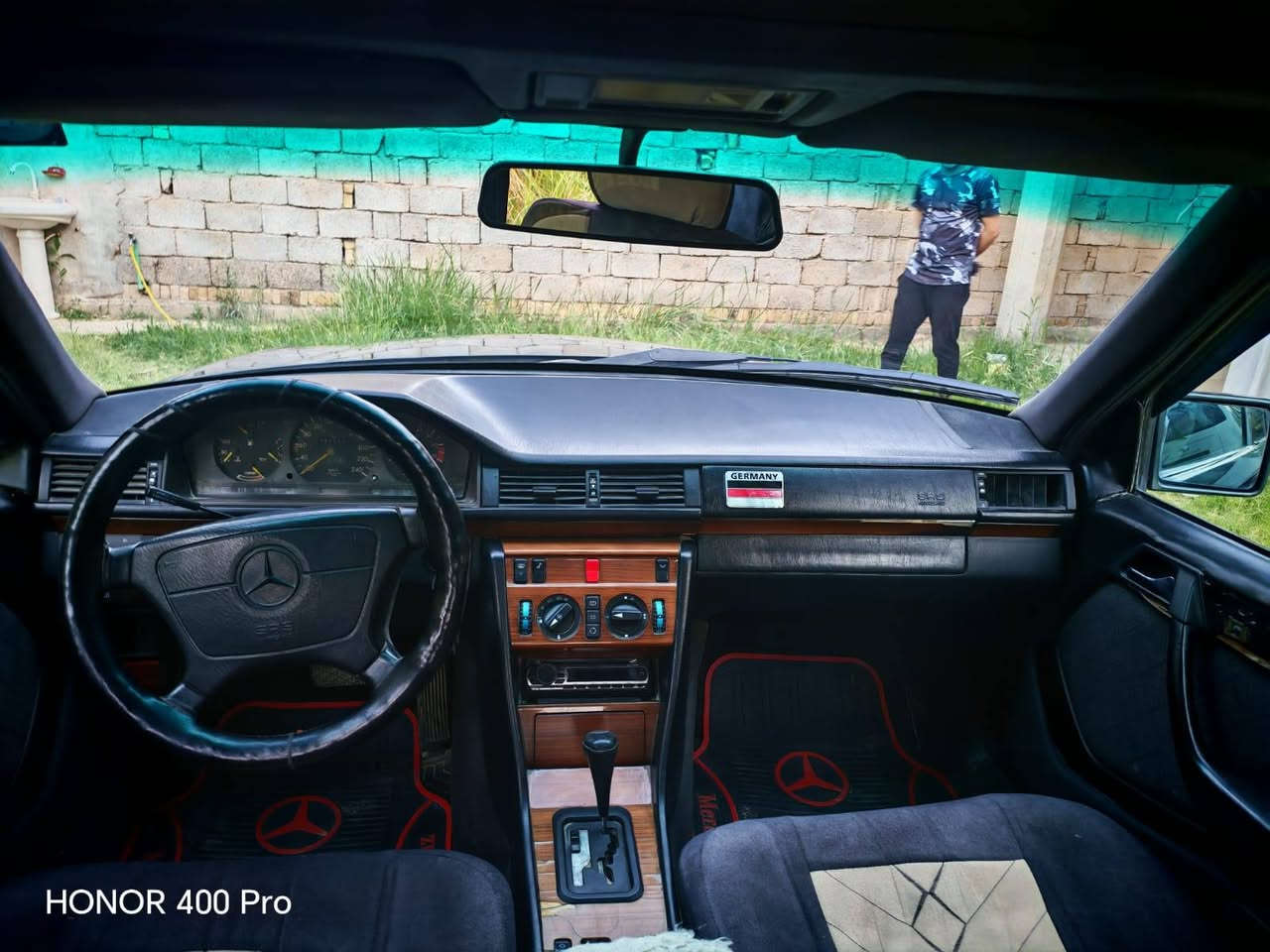 للبيع: سيارة مارسدس دب موديل (91)  محرك بطة (3000) ديلكو مكينة مكفولة وكير جديد قواعد بلادي برانكيت بلادي صبغ عام جمالية تبريد شغال تخم تاير جديد غرفة بلاد ... لون مميز زيتوني 
السيارة رقم ألماني/ بغداد مشروع وطني باسمي تحويل مباشر. السعر ٦٥ وبيه مجال. 
غير متواجد على الفيس للتواصل الإتصال بالرقم/
***********
