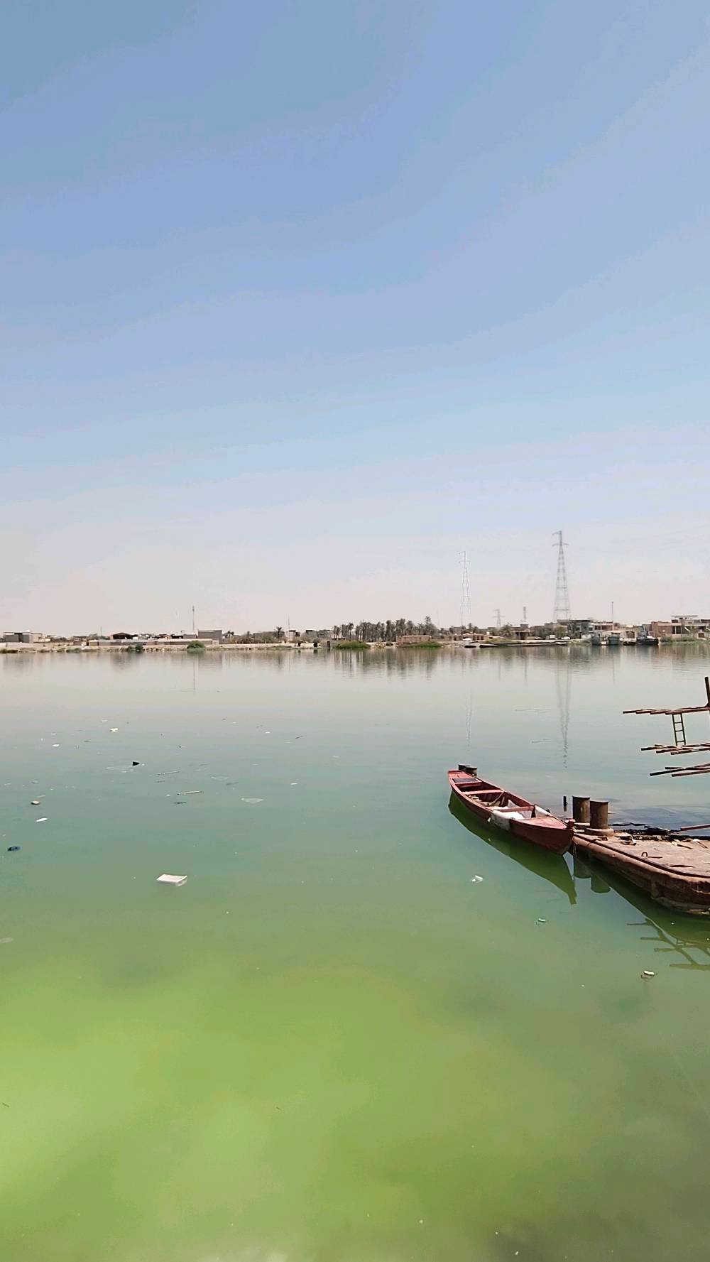 بلم فايلر للبيع نضيف كما في الصوره
طول ٦ متر
السعر ٣٠٠ وبيه مجال بيع مستعجل
المكان العشار قرب مخازن التمور
***********