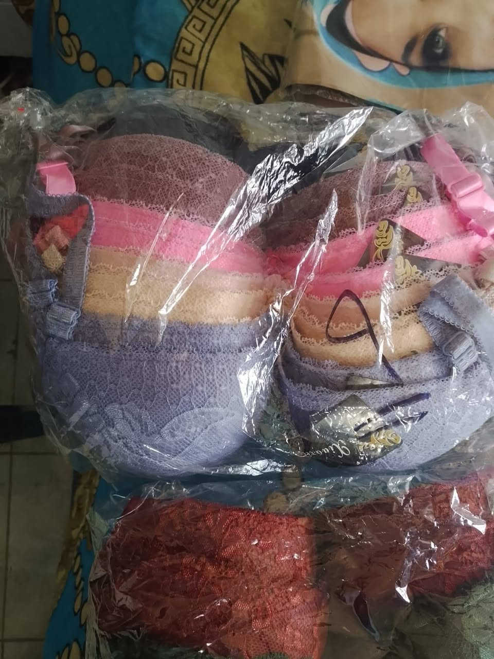 السلام عليكم 
يابلاش اسعار مناسبة جدا 
يوجد لدينا توصيل مجاني مجاني 
المحل بي كادر نسائي 
تفضلوا وزورونا 
 يتوفر لدينا ملابس نسائي + بناتي + ولادي + اطفال 
ايضا تتوفر لدينا ملابس مدرسيه بناتي و ولادي كافه القياسات 
تتوفر حجابات نسائي و مدرسي 
تتوفر جوراب بناتي مدرسي الابيض الطويل 
تتوفر لدينا ملابس داخليه نسائيه 
يتوفر ستريج نسائي و بناتي 
عنوان مشخاب حي الصدر خلف مدرسه اقرأ الاهليه 
للتواصل 
مازنجر 
وات ساب  
*********** هذا رقم للرجال 

+964 783 654 1884 هذا رقم للنساء
