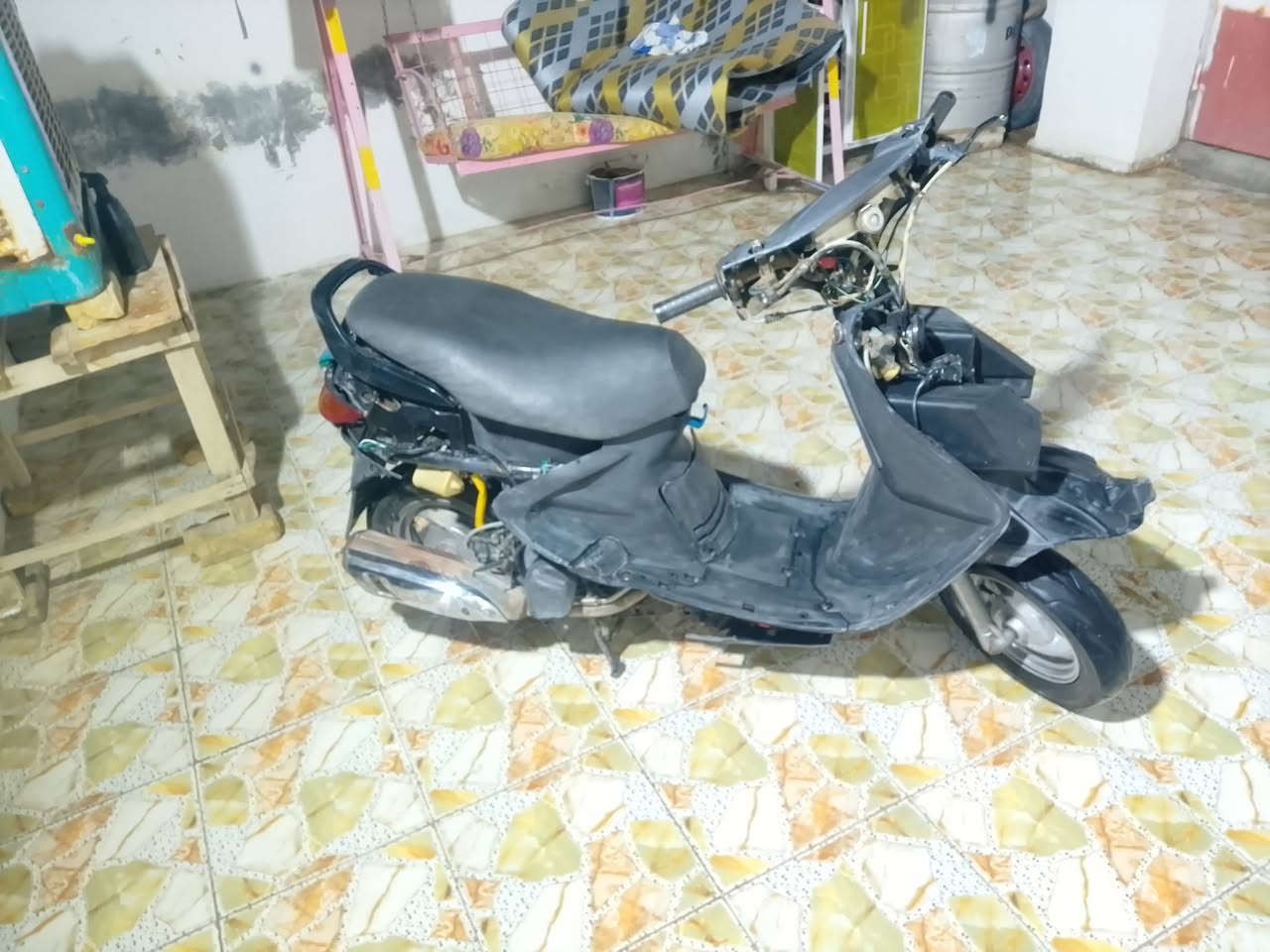 سلام عليكم دراجه فراشه نضيفه للبيع سعر 350 وبيه مجال العنوان نجف حي العسكري غراضه كا
غراضه كامله دراجه الرقم ***********
