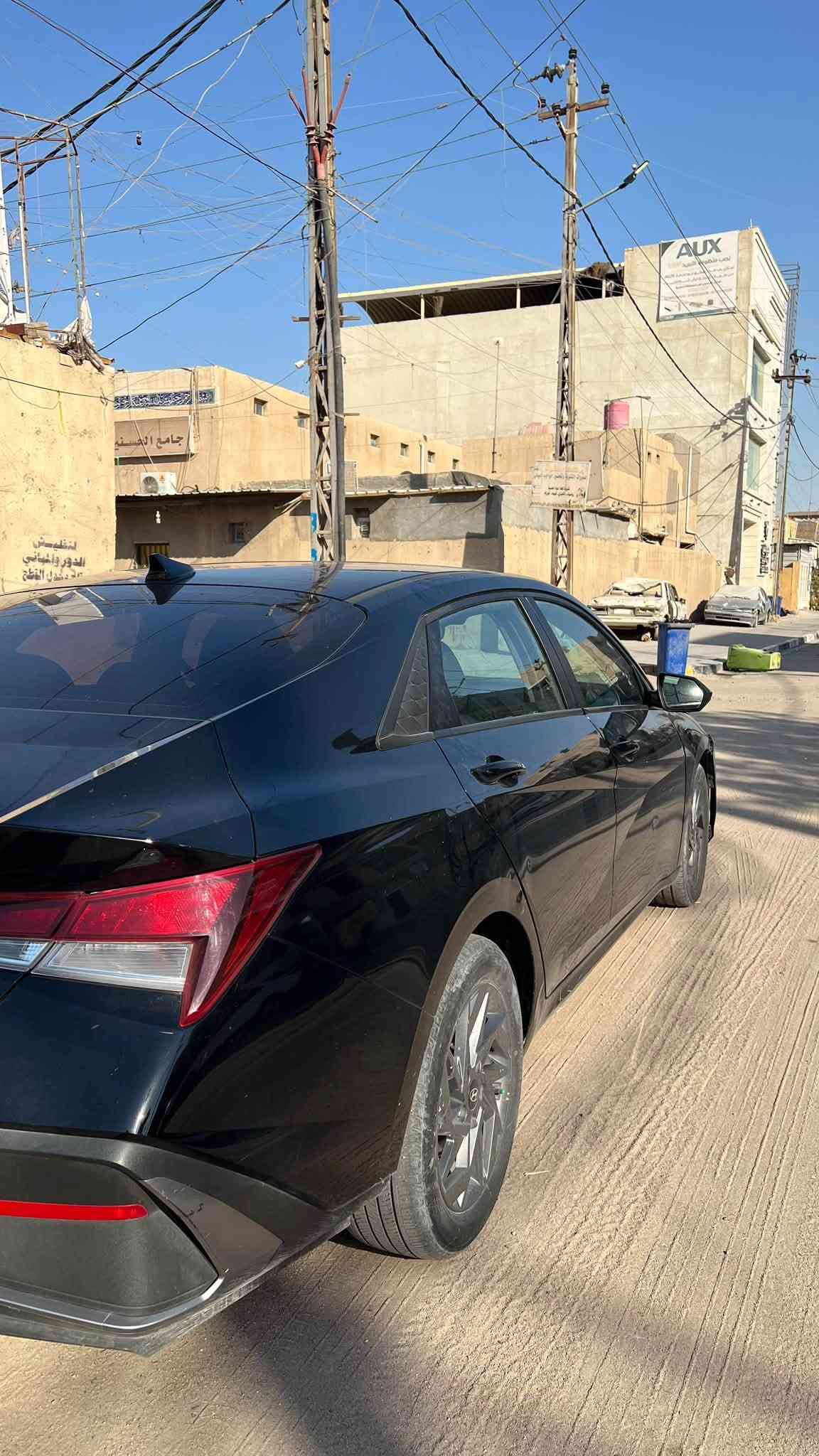 النترا 2024 وارد امريكي 
محرك 2000 دوش 
بصمة ورادار امامي خلفي مانع انزلاق نظام نقطة عمياء حساسات360 
مثبت سرعة 
تحديد مسار 
شاشة كبيرة متصلة 
حساسات اطارات 
وبعد هواي مواصفات 
فول بدون فتحة 
حدادية سليمة100‎%‎ 
حادثها بامريكا بنيد مبدل 
السيارة قبل 3 ايام نضرب بيها الباب والجاملغ ضربه كلش خفيفة 
السعررر 138 وبيها مجال بسيط 
للتواصل ***********

نص مكتوب في الصور:
- 9:13 م
- 9:14 م