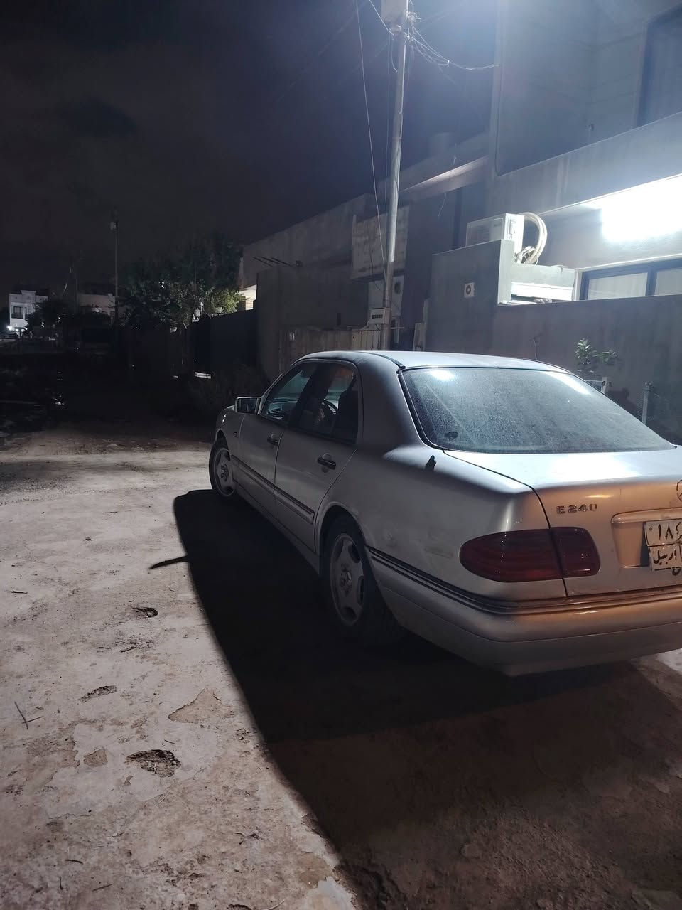 ام عيون موديل 1996 مصبوغ عام 320 سعرعلى خاص ***********/***********
واتساب *********** عنوان. اربيل
