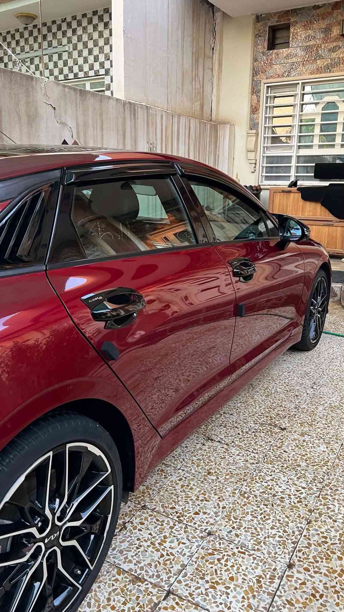 سيارة كيا K5 GT - موديل 2023
المواصفات الفنية والرياضية:
• المحرك: 2.5L Turbo بقوة 290 حصان (عزم وقوة ممتازة)
• الممشى: 42 ألف ميل فقط
• وضعيات قيادة متعددة (Drive Modes) للتحكم بالأداء
• ويل كب سبورت حجم 19 أنش (الخاص بفئة GT الأصلية)
• فتحة سقف بانوراما
• كشنات جلد رياضية بتطريز GT (تحكم كهربائي)
• شاشة عرض كبيرة + نظام 5 كاميرات لشاشة رؤية شاملة
• حزمة الأمان: رادارات متطورة، نظام تحديد والحفاظ على المسار، ومساعد القيادة الذكي
حالة البودي والضرر:
• الضرر: حوض خلفي فقط، بدون أي تعديل أو ضرر بالدواخل
• تعديل بسيط جداً: ربع جاملغ خلفي يسار تعديل على البارد
• الأيرباكات وسليمة بشرط الفحص، والنواعم كلها بشرط الشد والترتيب
الموقع والمعاينة:
• الموصل - المعارض الجديدة (معرض عمار الصواف)
• للتواصل والاستفسار: ***********
