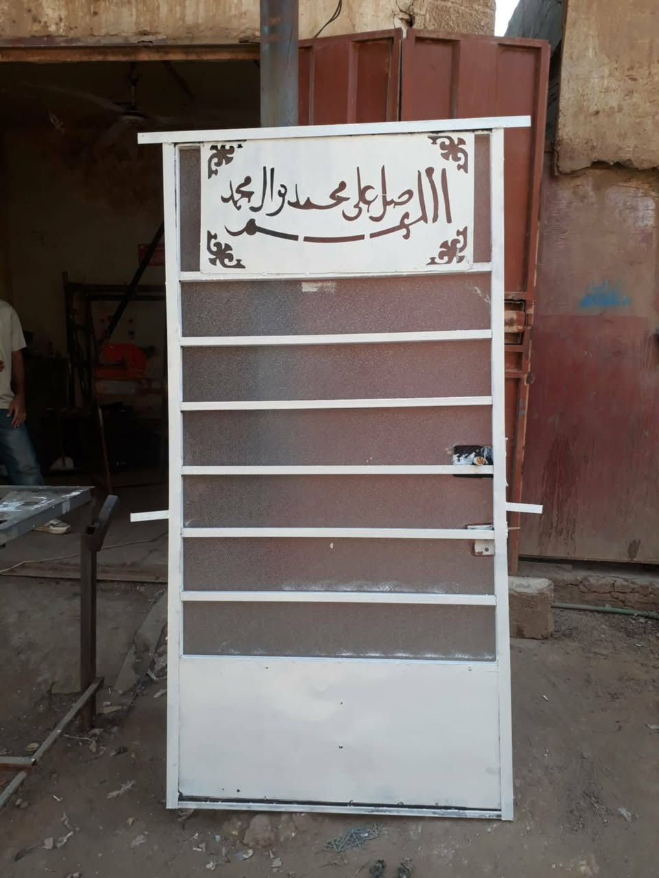 باب للبيع مزجج جديد مامستخدم قياس واحد في ثنين  مال بيتونه
او مال منور سعر 100 الف بي مجال  الي يريده يتصل على رقم ***********
اني مكلفه بالنشر خابرو راعية وخذو
