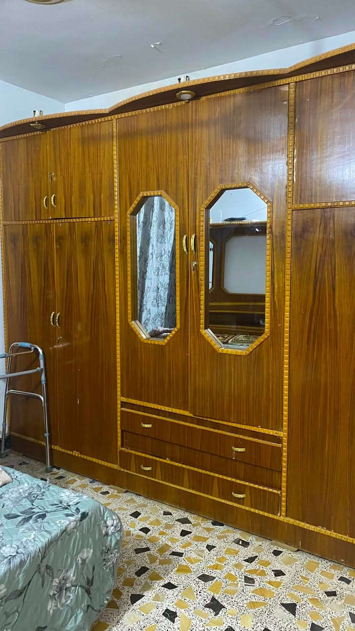 السلام عليكم غرفه مال نوم للبيع ب مليون ما عدى الجربايه 
للتواصل *********** مكان تكريت
