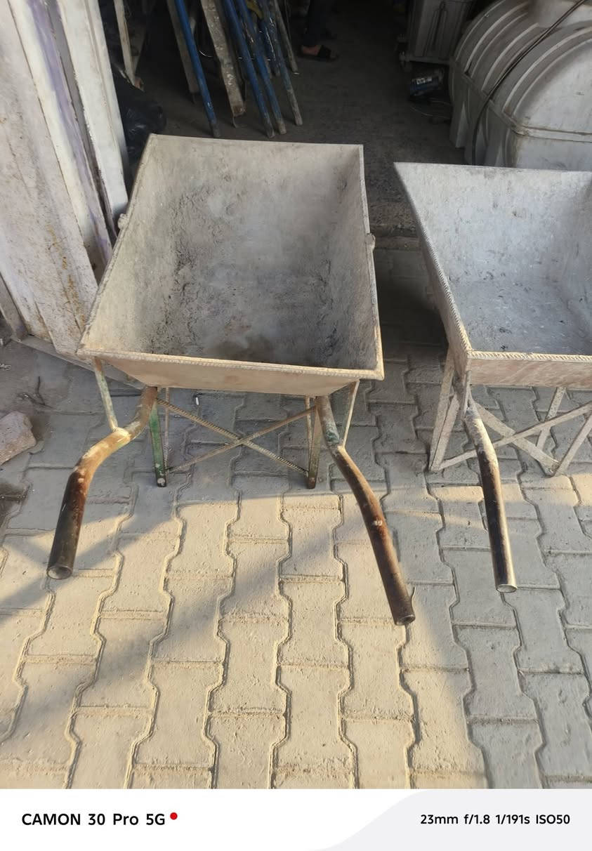 عرباين ٣   العربانه علا 40 لوحده الف حديد ثقيل سكلات ثنين هنه ودرباتهن كامله لوحده علا ٥٠        ودرج ٦مترات ينفتح وينسد ب١٠٠
***********زعفرانيه

نص مكتوب في الصور:
- CAMON 30 Pro 5G 23mm f/1.8 1/212s ISO50
- CAMON 30 Pro 5G 23mm f/1.8 1/191s ISO50
- CAMON 30 Pro 5G 23mm f/1.8 1/393s ISO51