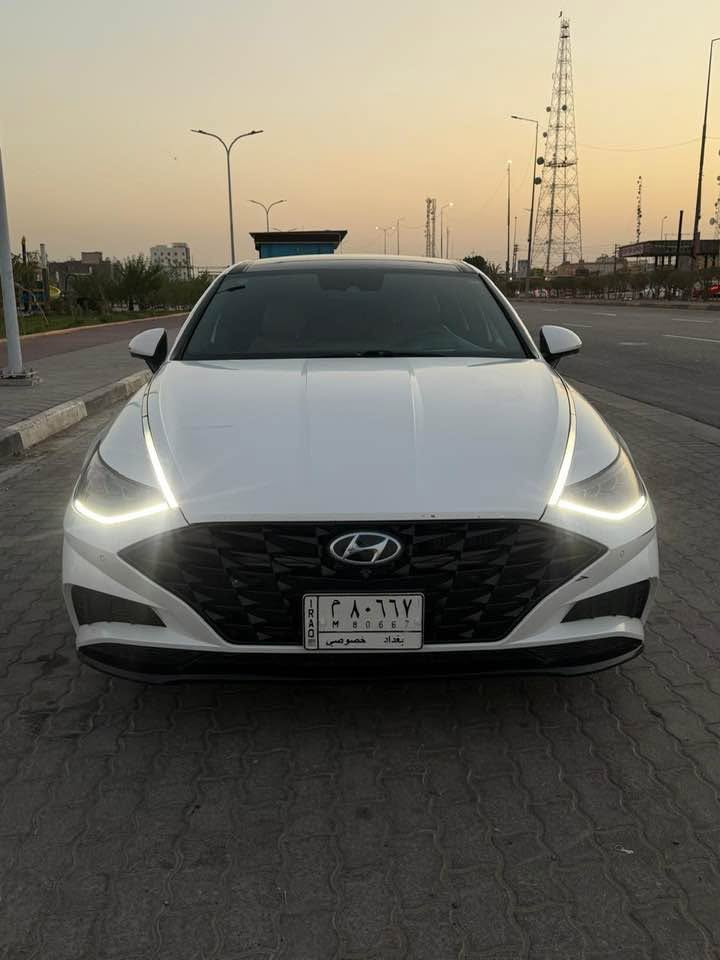 سوناتا 2021 امريكي كفاله
فول مواصفات لمتد بيها طخه بجاملغ الايمن كد اصبعين 
مكينه 1600 
السعر 152 وبيها مجال قليل
***********
