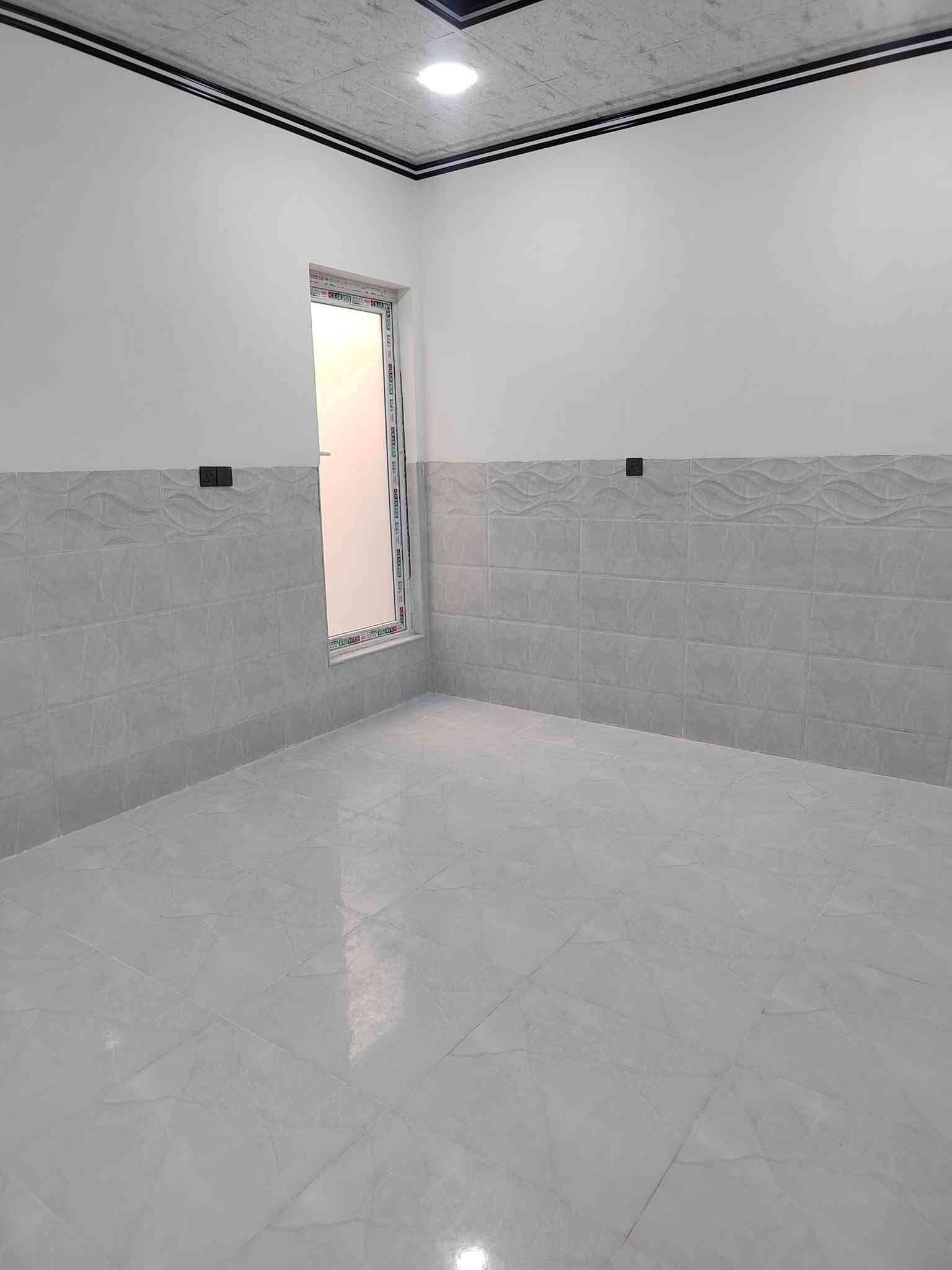 دار سكني للبيع
100 متر طابق واحد
حي السماح الثانية قرب مدرسة الامام الزهري
ملك صرف طابو الزهور 
يحتوي الدار على كراج واستقبال ومطبخ وصالة وصحيات و غرفة نوم و بيتونة 5x5
بناء هندسي/ بورسلين سيراميك / نظام دكتات
السعر 77 مليون غير قابل للتفاوض
_______________________
للاستفسار عن السعر وباقي التفاصيل مراجعة مكتب السماح
 لتجارة العقارات موصل حي السماح التسعين الاركان قرب بانزيخانه المشاعل وقرب مول العلي 2 على شارع 20 الاتصال عل الأرقام التالية

_______________________

ابو طه.  📞***********
                 ***********

ابو خالد 📞***********
                 ***********
