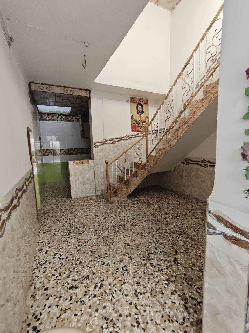 سلام عليكم
بيت للبيع في كربلاء المقدسة 
كنطرة السلام شارع المدرسي مساحته75م سند 25
واجهيه 8 نزال 9

_ بيت يتكون من طابق ونص 
الطابق الاول استقبال وصالة وغرفه نوم ومطبخ وصحيات 

الطابق الثاني سطح وغرفه نوم ومخزن 

طريق الزوار ويبعد عن الامام 3دقايق  _كافة خدمات
السعر 70 وبي مجال الاتصال على الرقم او وتساب ***********

