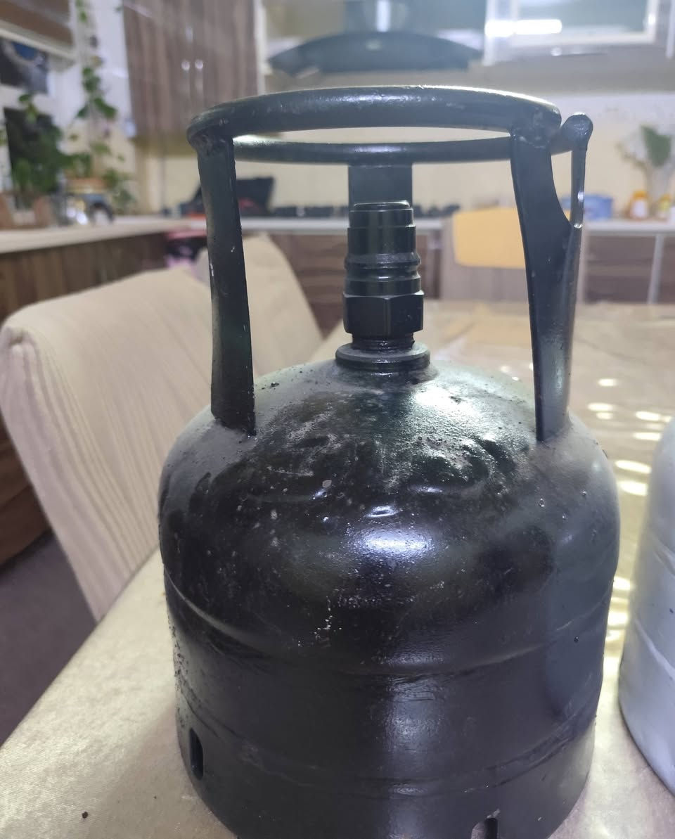 ٣ أسطوانات غاز صغيرة محمول تستخدم للتخييم  والرحلات . سعر الاسطوانة ٢٦ الف شامل التوصيل  الطلب على الواتساب ***********
