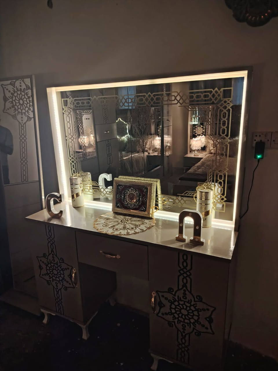 غرفه تركي للبيع نظافه 100% السعر خاص ***********

