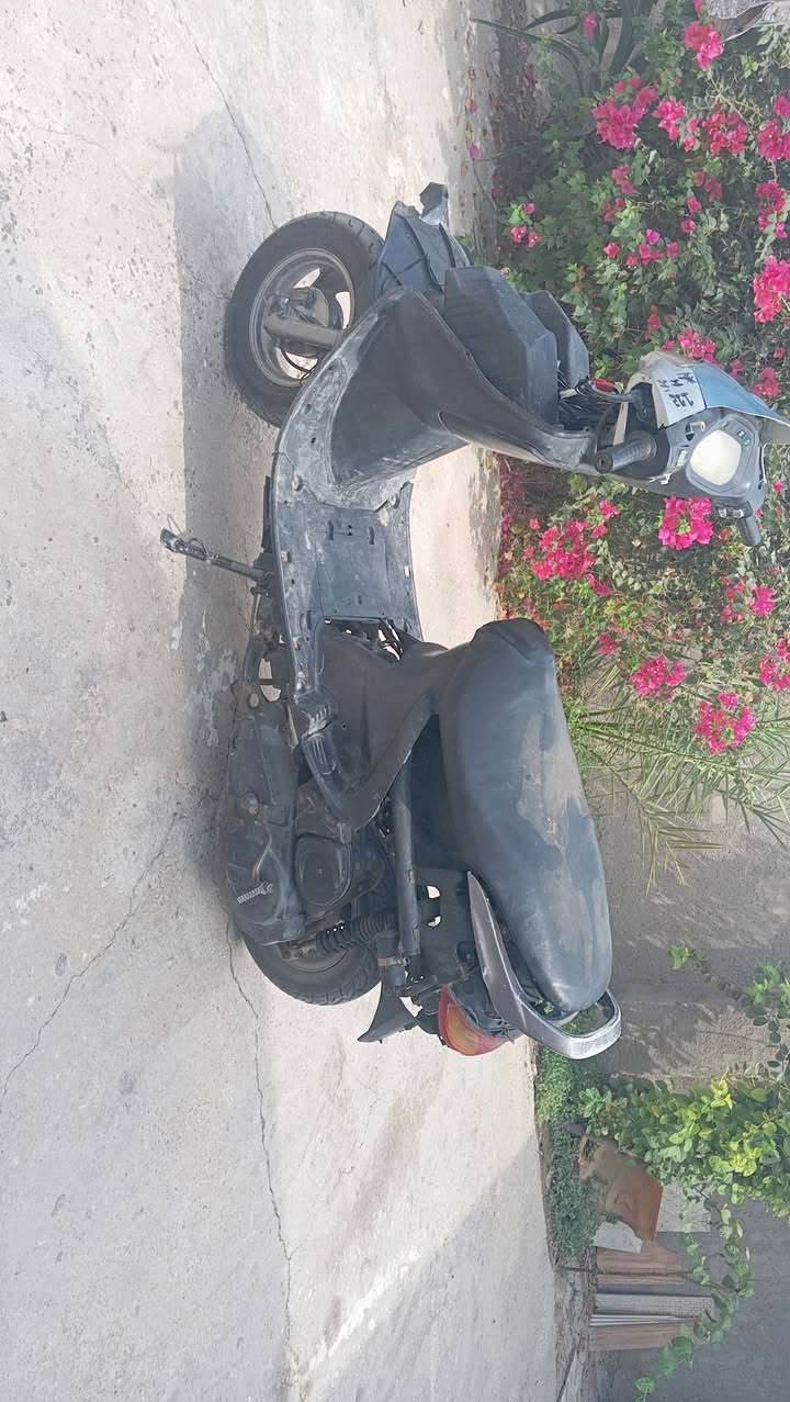دراجه فراشه فحل للبيع الدراجه مبدل بس ولفات وبيها شلعه ومعدل تشك الكاع ماعيزه غير بس  كفرات وباتري السعر ٢٧٥ وبيها مجال قليل مكاني نجف مشخاب 
الشراي خاص او اتصل ***********

نص مكتوب في الصور:
- h❤pe
- h❤️pe