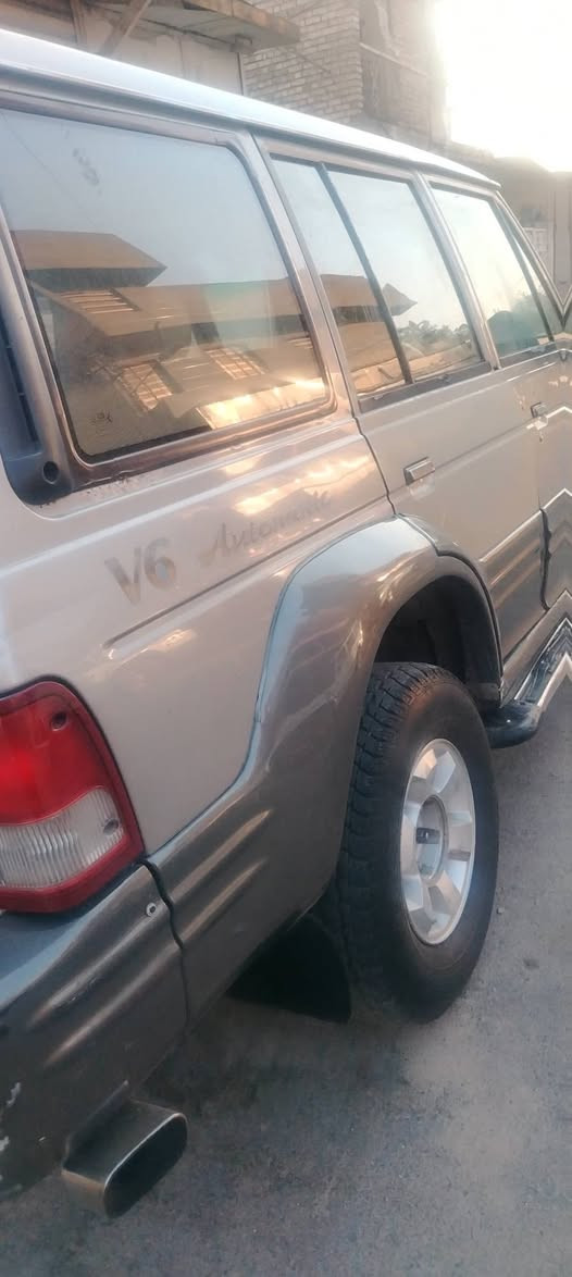 كالوبر موديل ٢٠٠٠١ بغداد محرك جديد فيفيتي حاويه اتماتيك سعره ٤٧ وبيه مجال عنوان بغداد قرب فلكة حي النصر مكلف بنشر تلفون صاحبه *********** تحياتي
